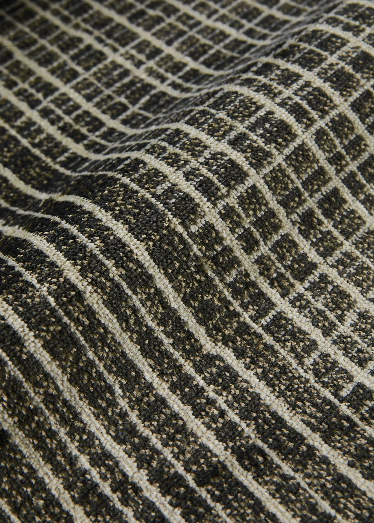Alfombra geométrica hilo grande — Gris antracita