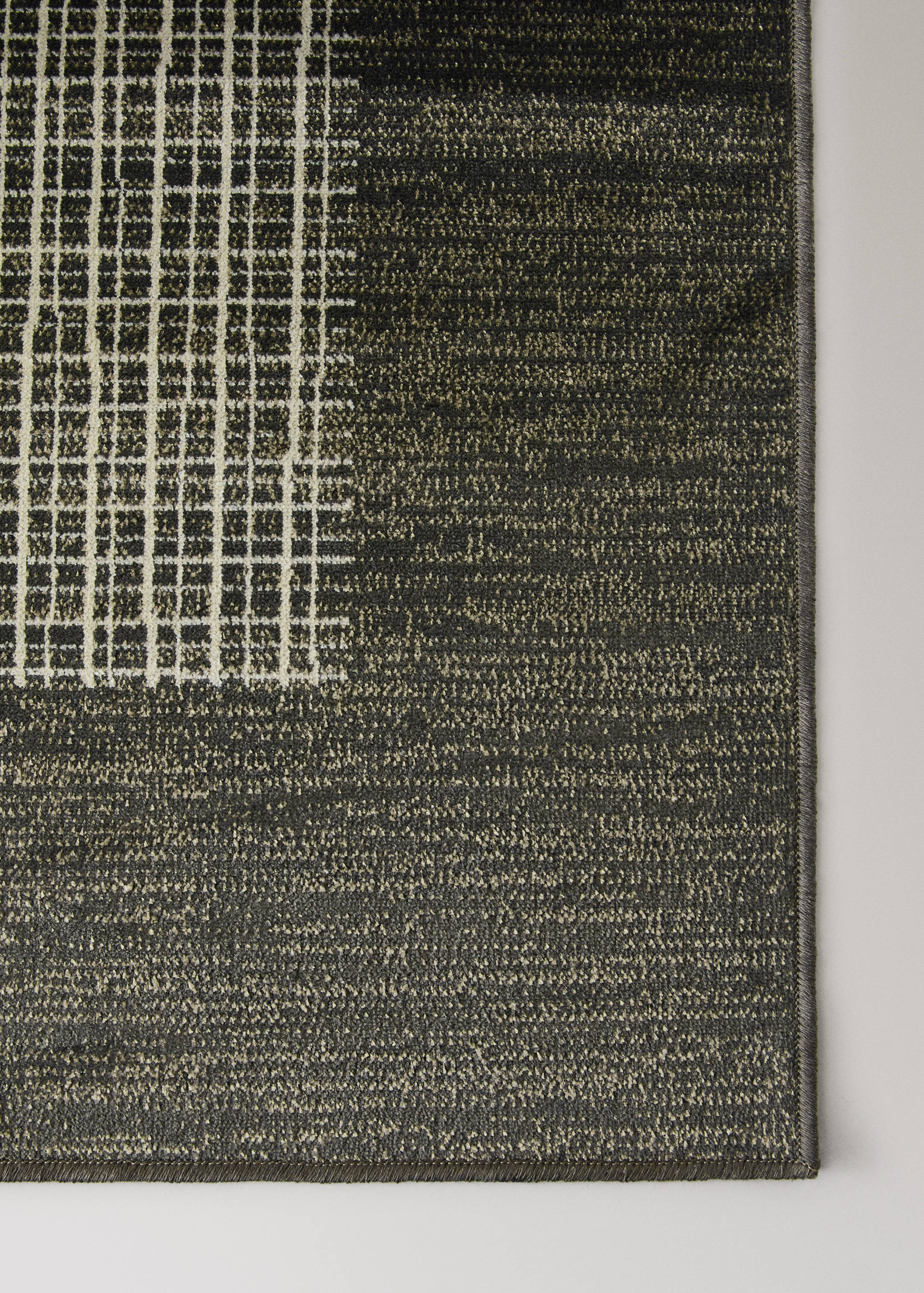 Large geometric yarn rug - Details of the article 2