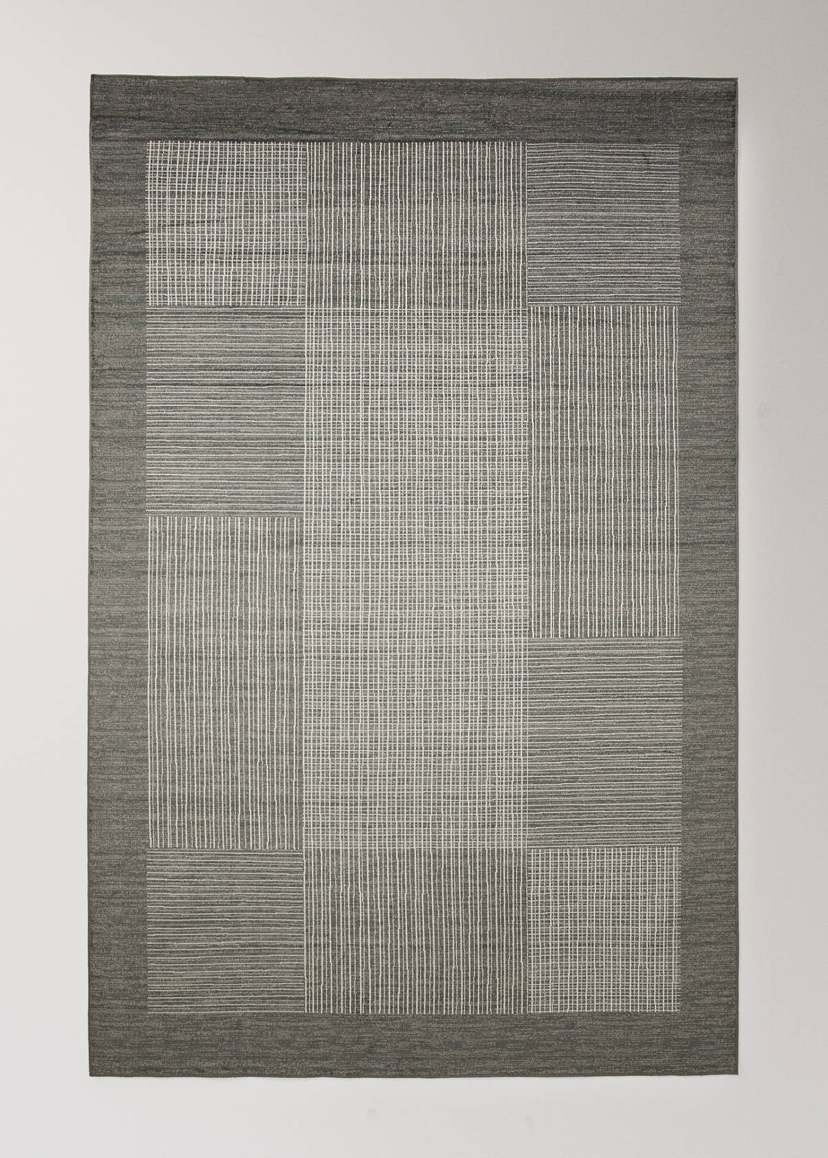 Alfombra geométrica hilo grande — Gris antracita