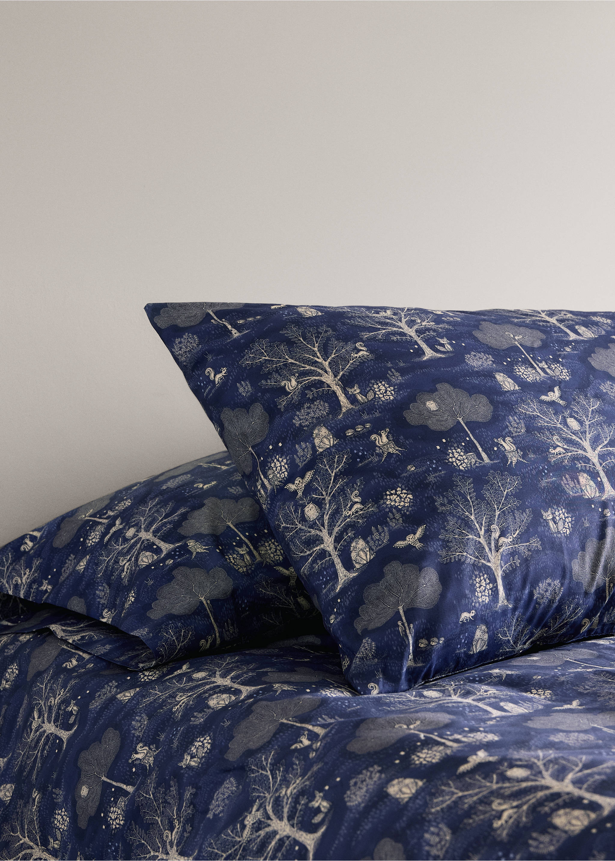 Two floral-print pillowcases, 50x75cm - Allmän bild, Blå. Ref: 37001533-00.