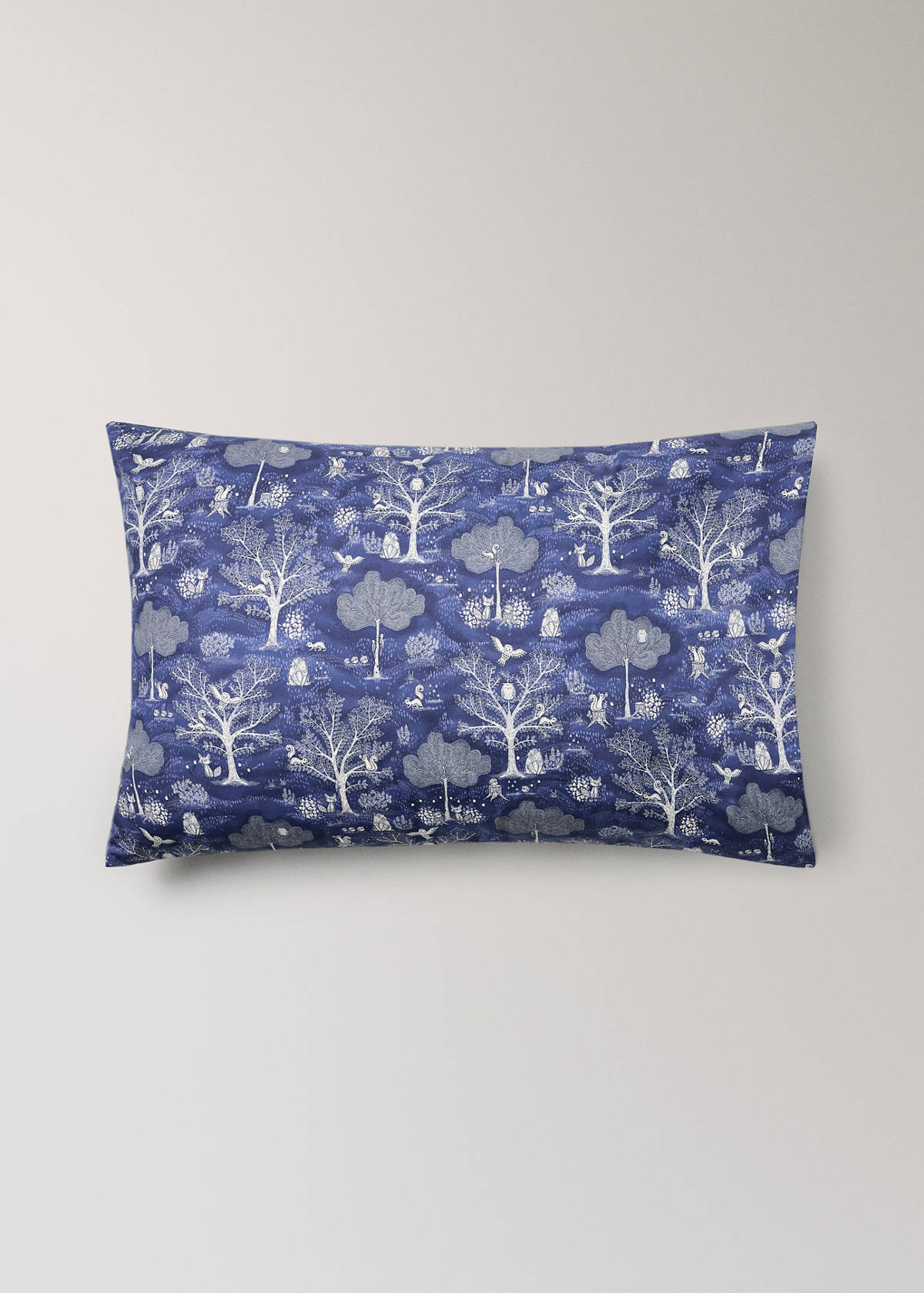 Two floral print pillowcases, 50 x 75 cm — Blue