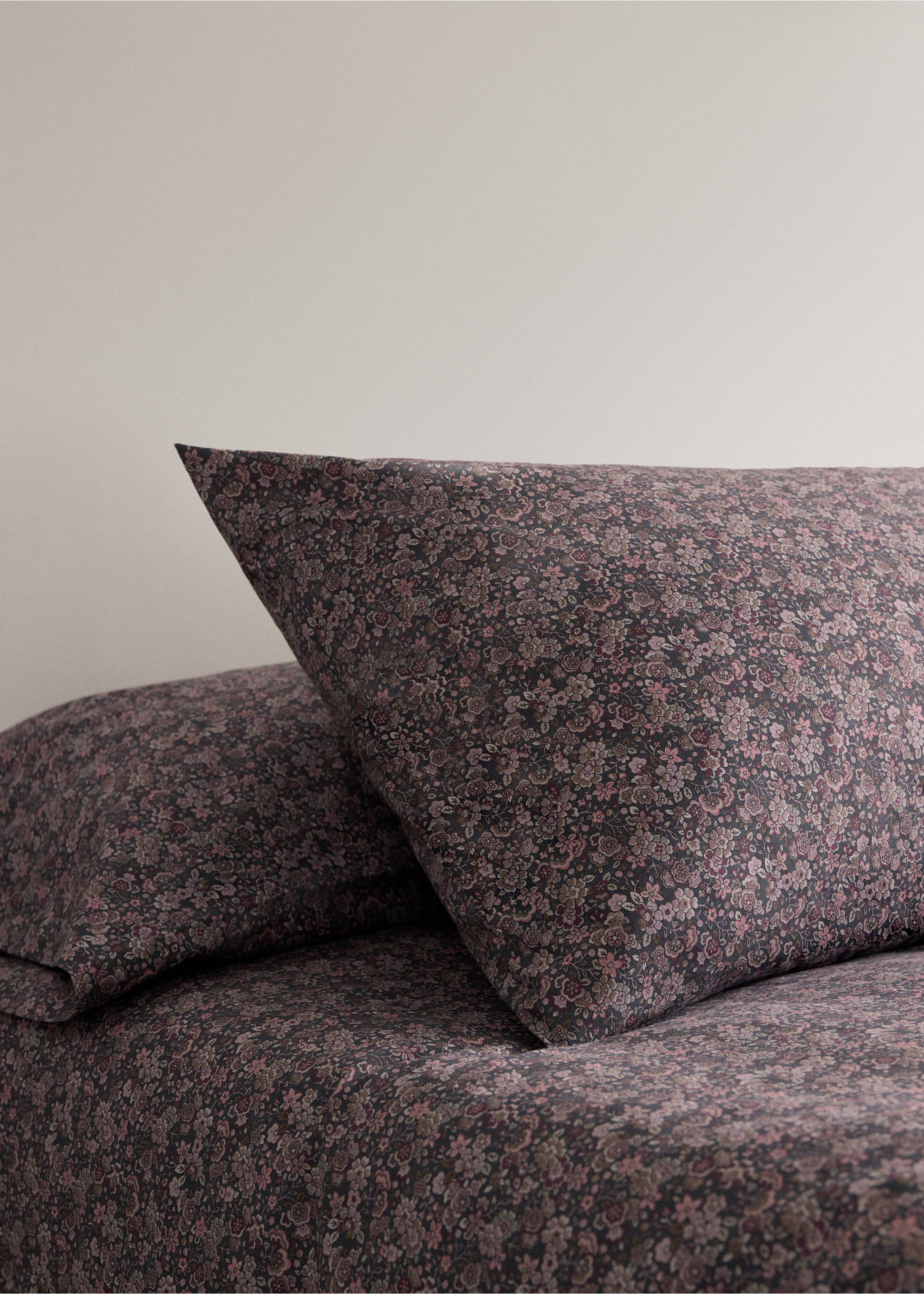 100% cotton floral pillowcase 50x75 - General plane, Plum. Ref: 37001538-00.