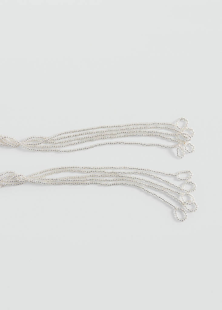 Lange Halskette mit Perlen — Silber