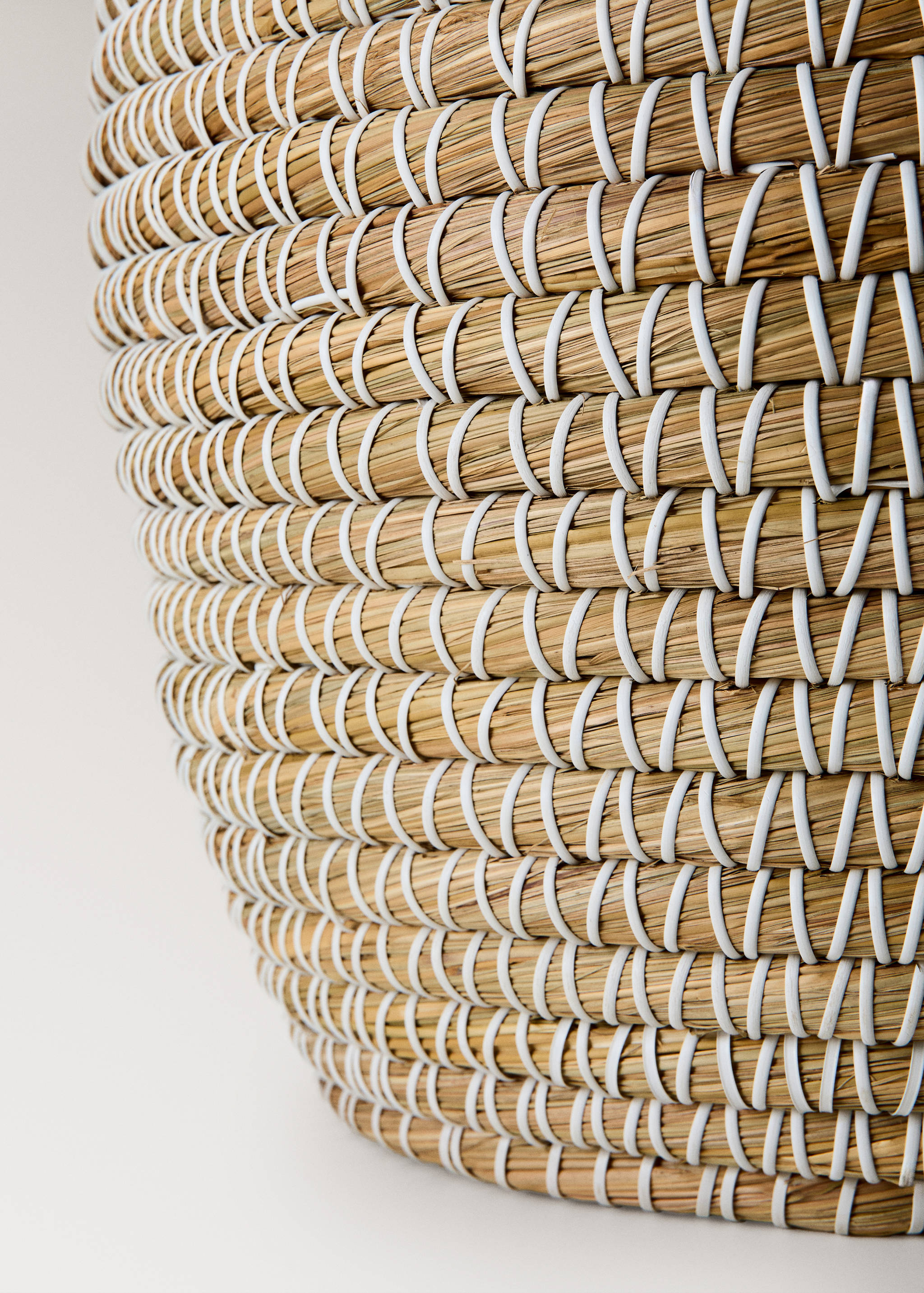 Large oval design natural fibre basket - Details of the article 2