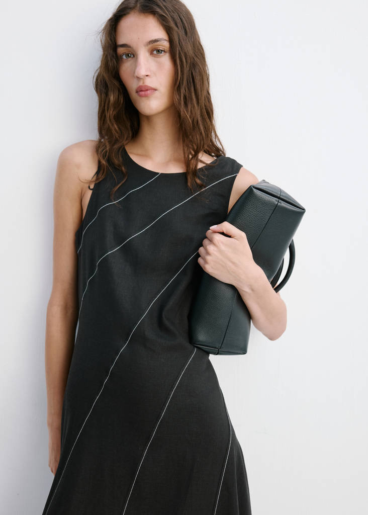 Linen dress with contrast stitching — Black
