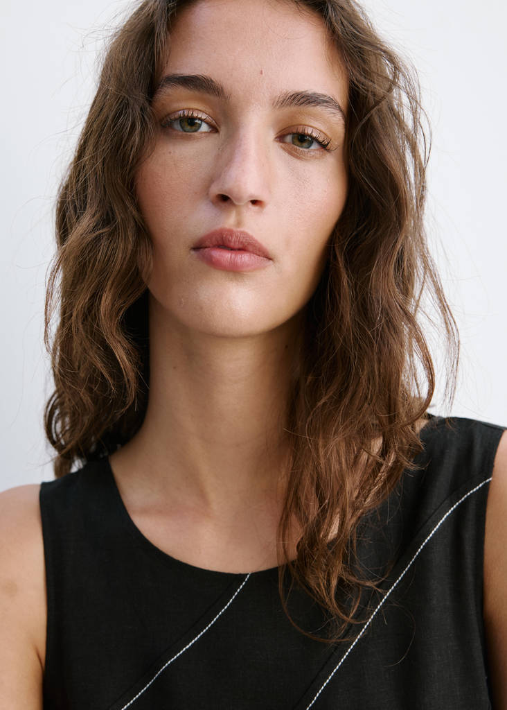 Linen dress with contrast stitching — Black