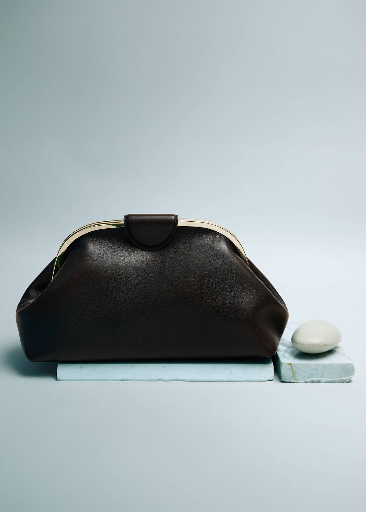Large clutch with metallic details — Chocolate