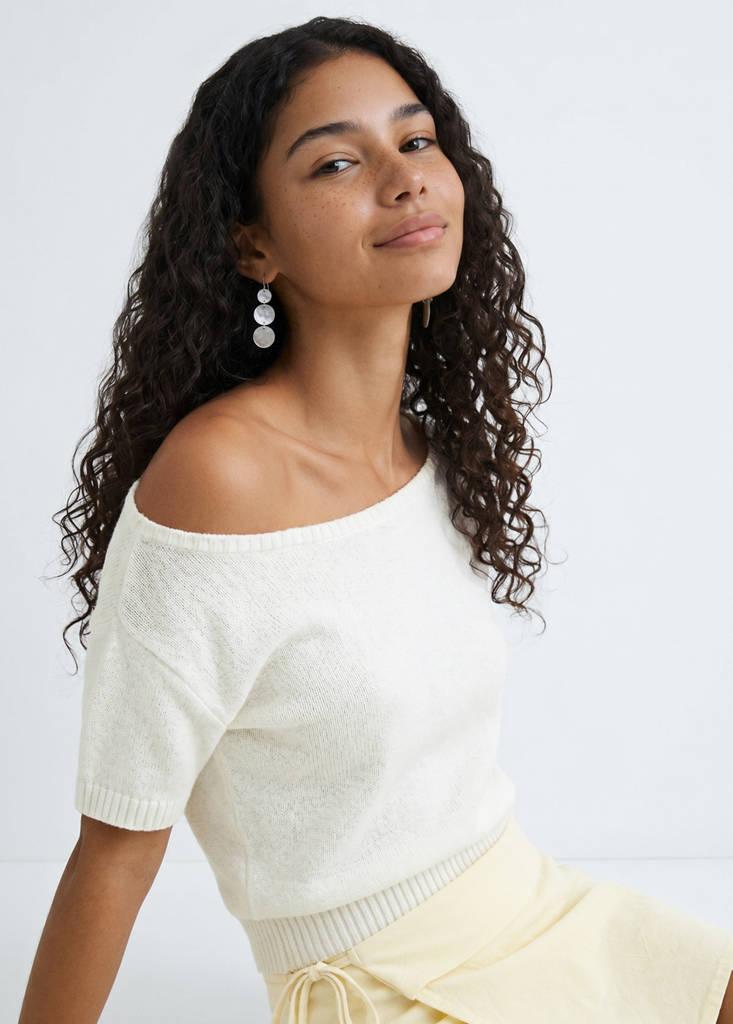 Off-the-shoulder knit sweater — White