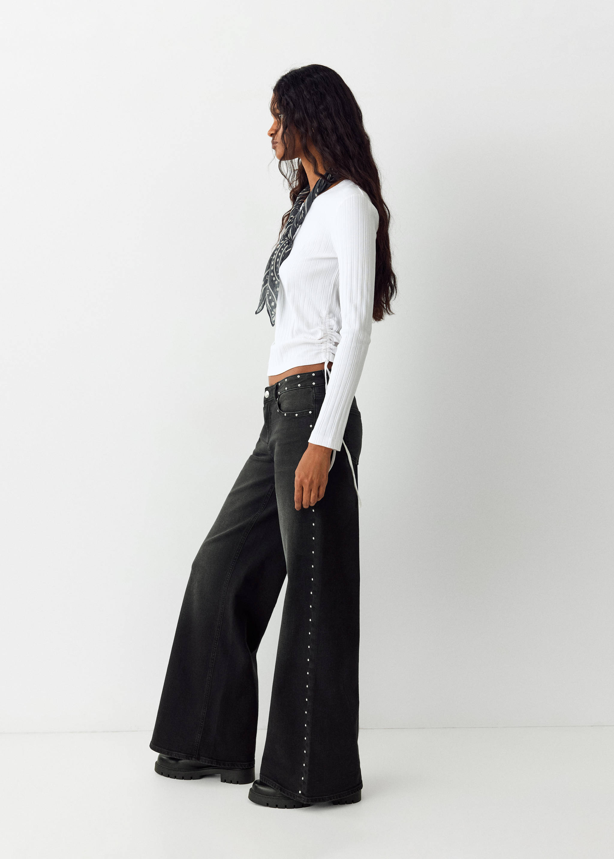 Jeans wide leg detalles tachuelas - Detalle del artículo 1
