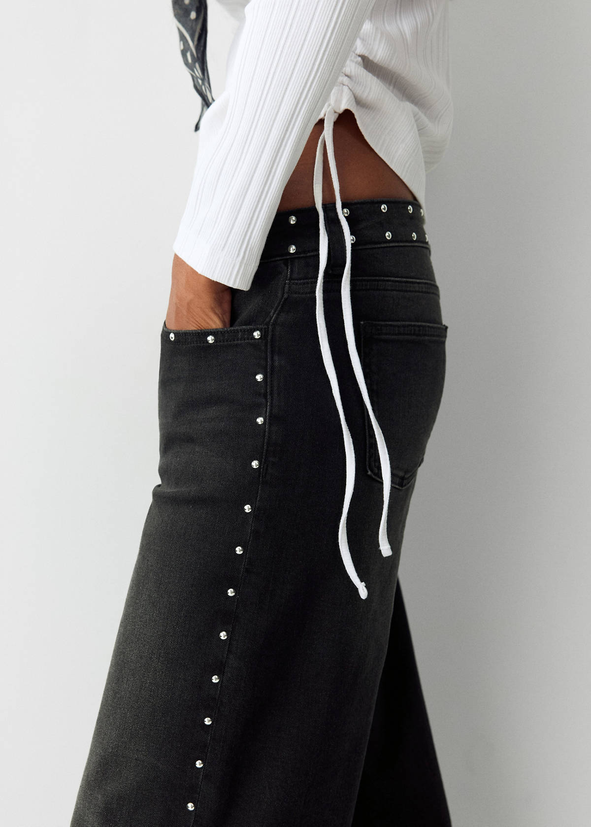 Wide leg jeans with stud details — Black denim