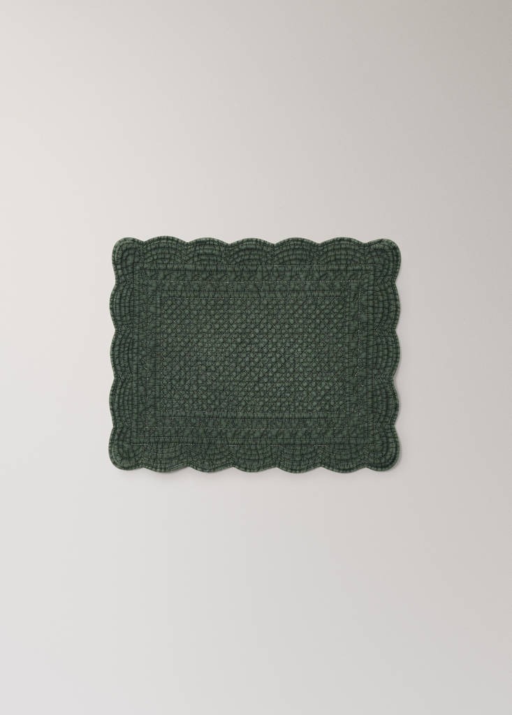Quilted wave rectangular table mat — Forest Green