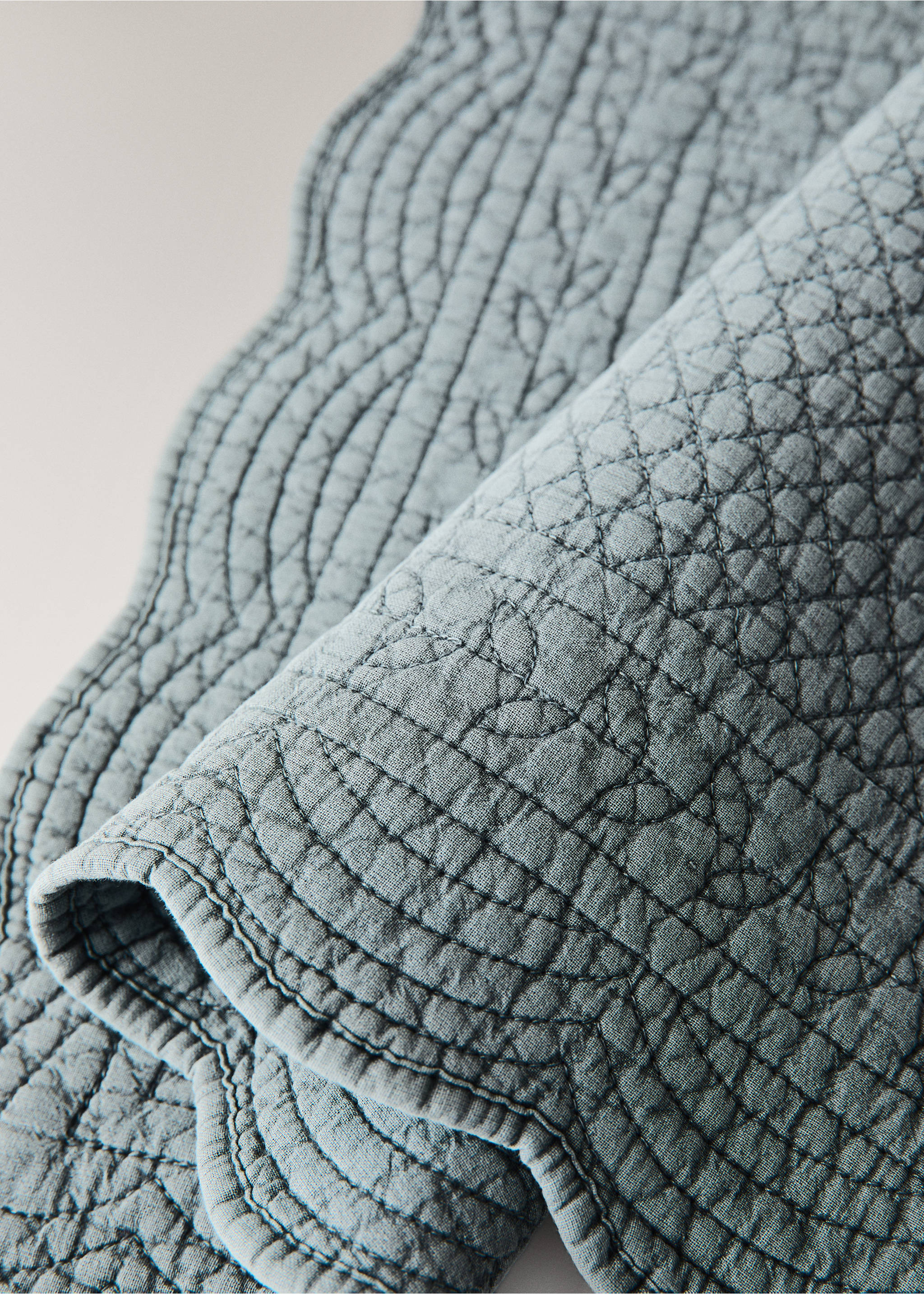 Rechteckiger, gestepptes Tischset mit Wellenmuster - Detail des Artikels 2, Indigoblau. Ref: 37002555-00.