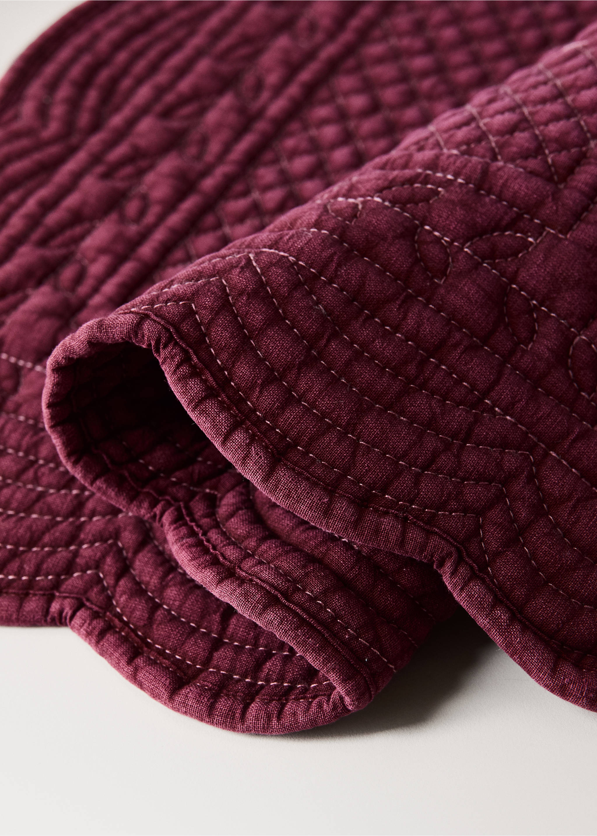 Quilted wave rectangular table mat - Details of the article 1, Red. Ref: 37002555-00.