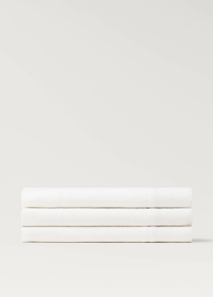 Linen tablecloth for 8 to 10 diners — White