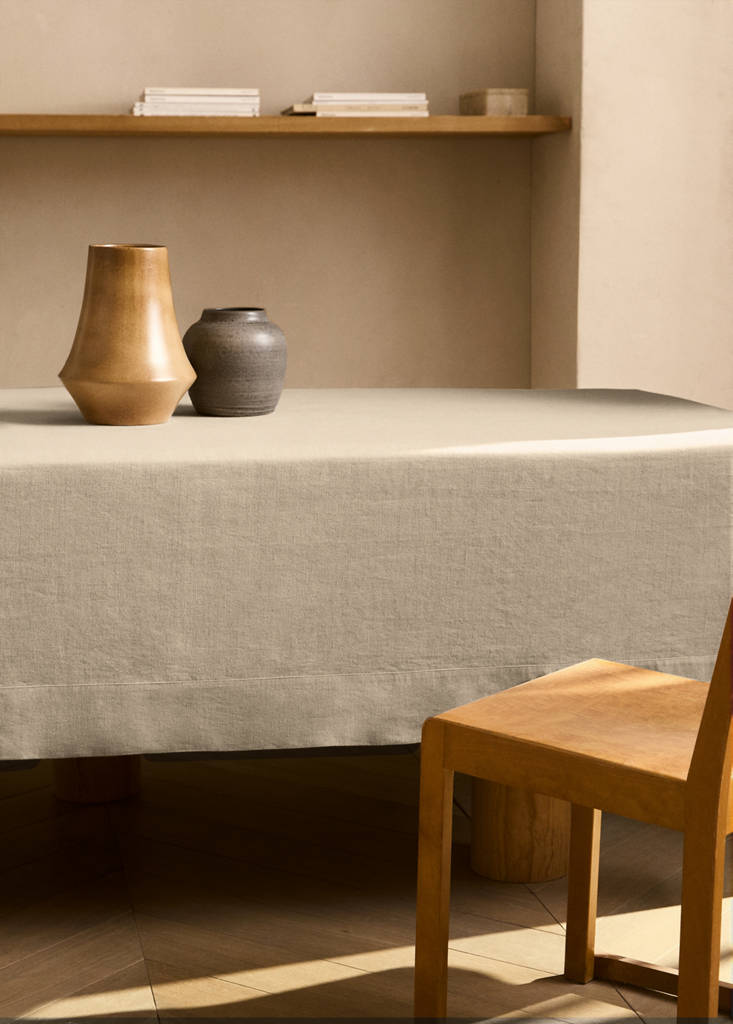 Linen tablecloth for 8 to 10 diners — Sand