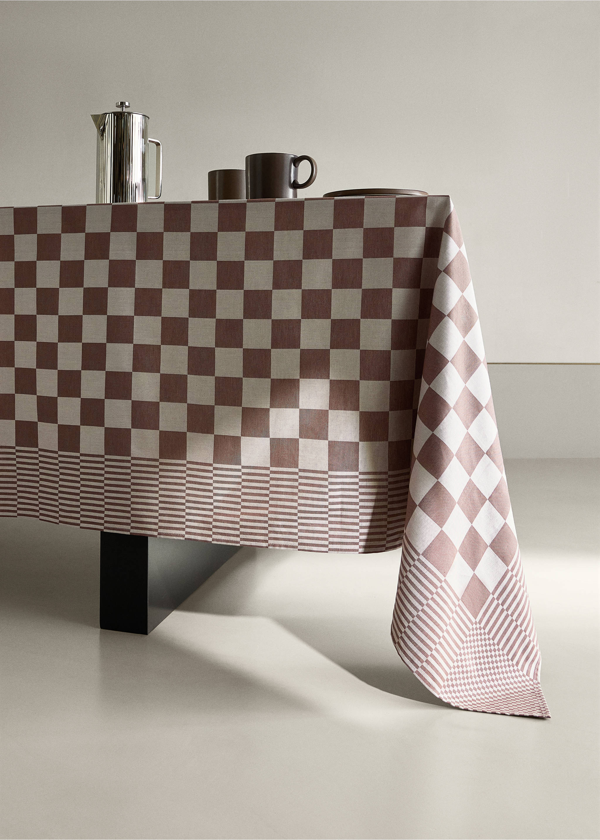 Jacquard cotton tablecloth for 6 to 8 diners - General plane, Brown. Ref: 37002559-00.