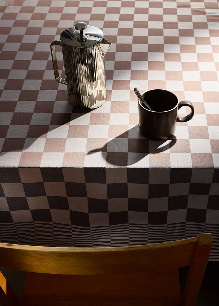 Jacquard cotton tablecloth for 6 to 8 diners — Brown