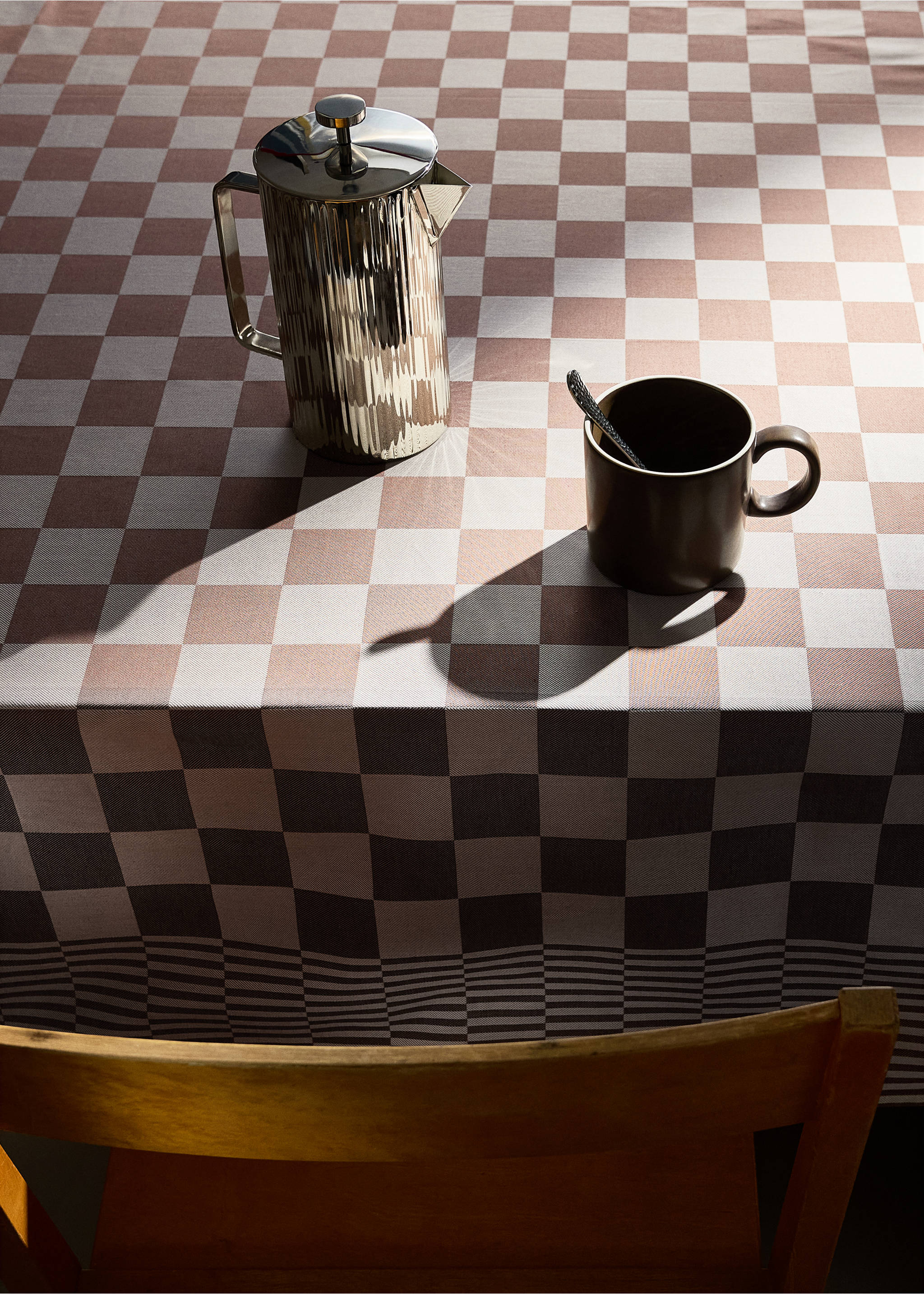 Jacquard cotton tablecloth for 6 to 8 diners - Details of the article 7, Brown. Ref: 37002559-00.