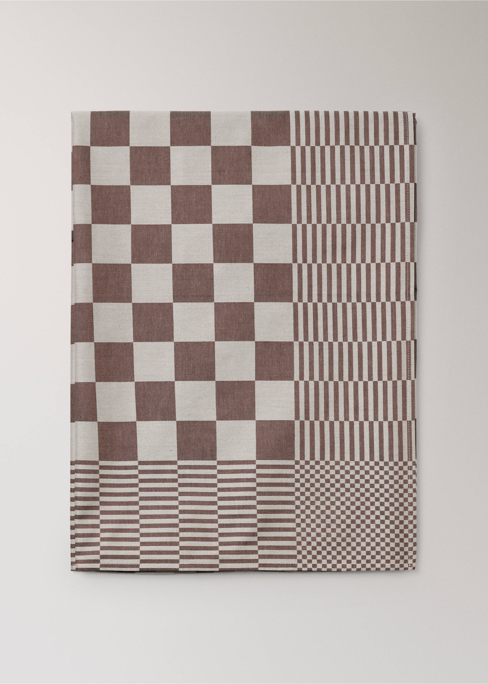 Jacquard cotton tablecloth for 6 to 8 diners - Article without model, Brown. Ref: 37002559-00.