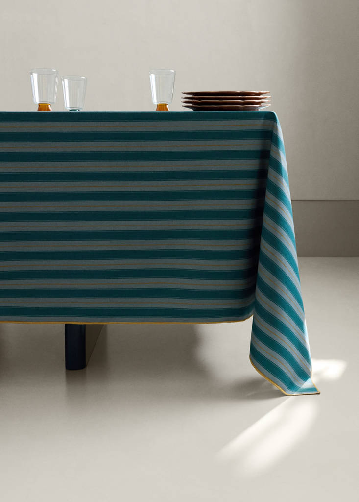 Resin-coated cotton tablecloth with striped overlock for 6 or 8 place settings — Petrol Blue