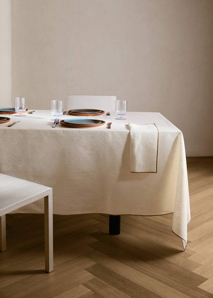 Resin-coated 100% linen tablecloth with contrasting overlock for 8 to 10 diners — Off White