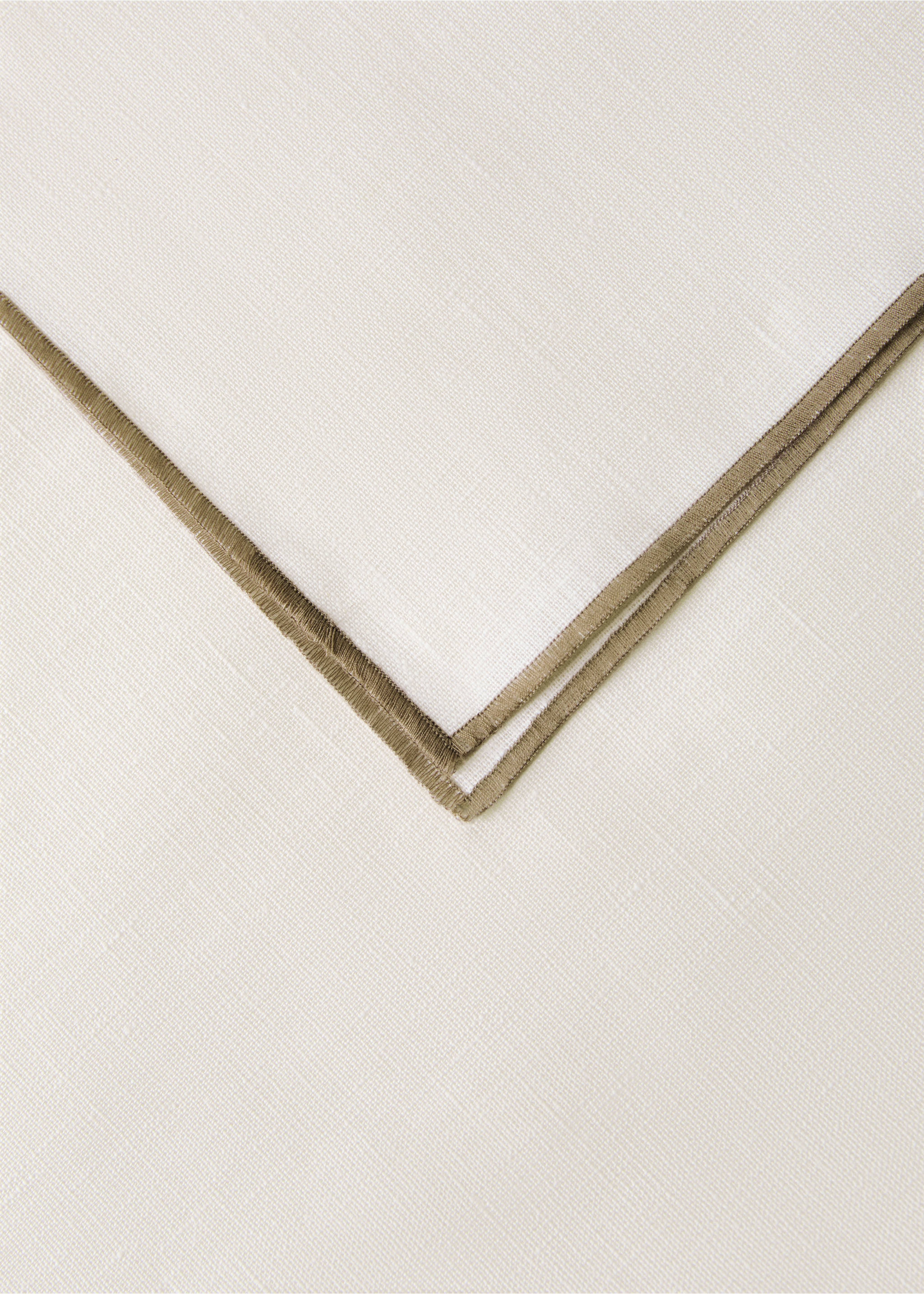 Resin-coated 100% linen tablecloth with contrasting overlock for 8 to 10 diners - Details of the article 1, Off White. Ref: 37002569-00.