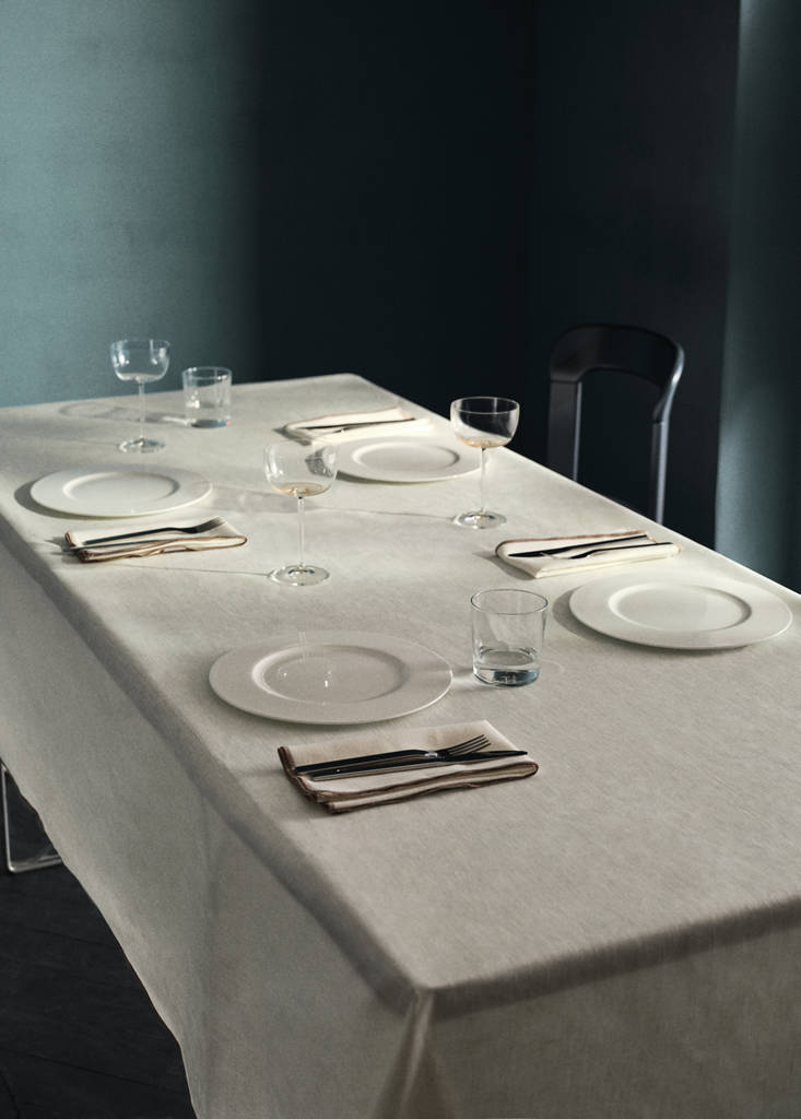Resin-coated 100% linen tablecloth with contrasting overlock for 8 to 10 diners — Off White