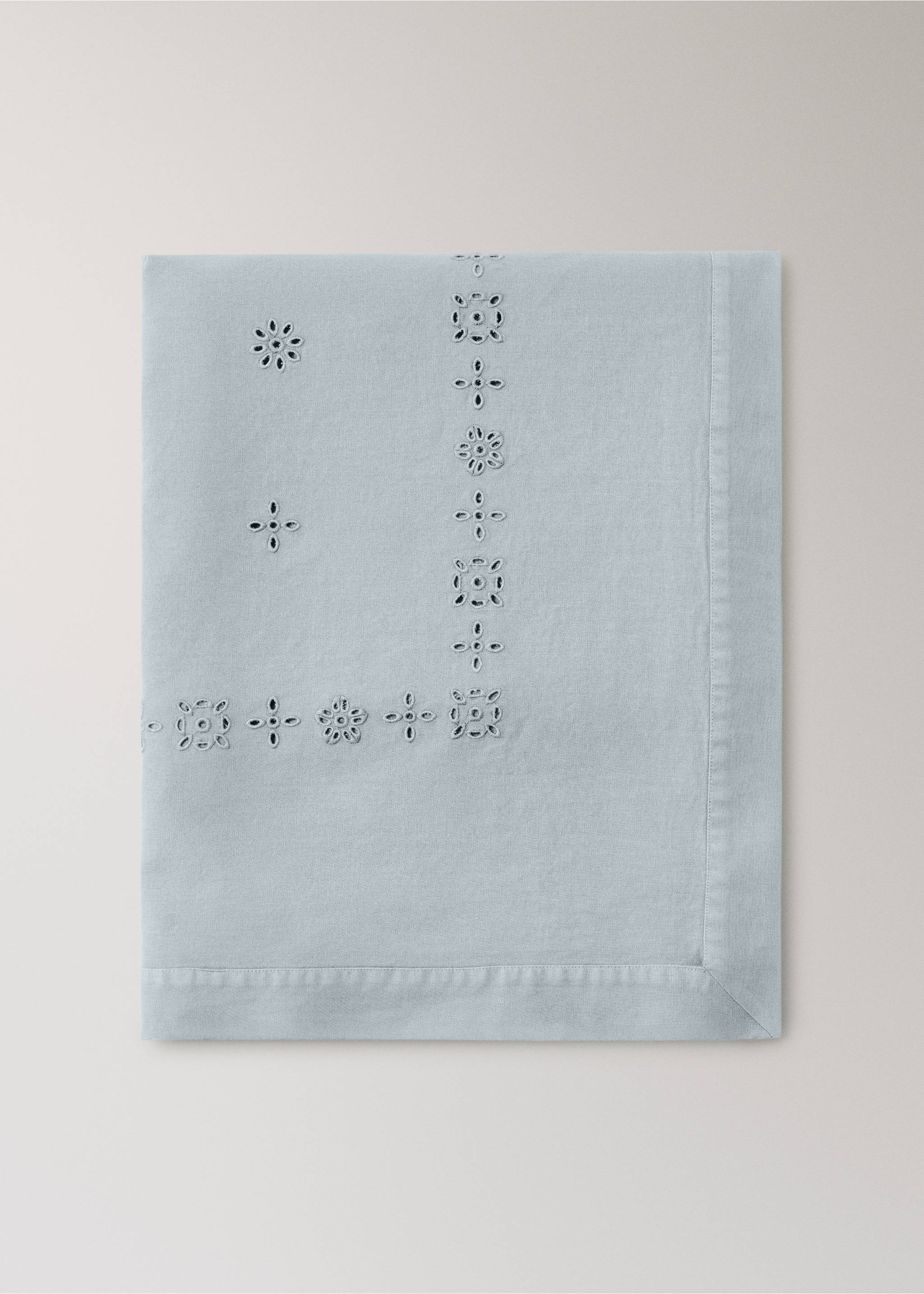 Embroidered floral linen-cotton tablecloth for 6 to 8 guests - Article without model, Blue. Ref: 37002571-00.