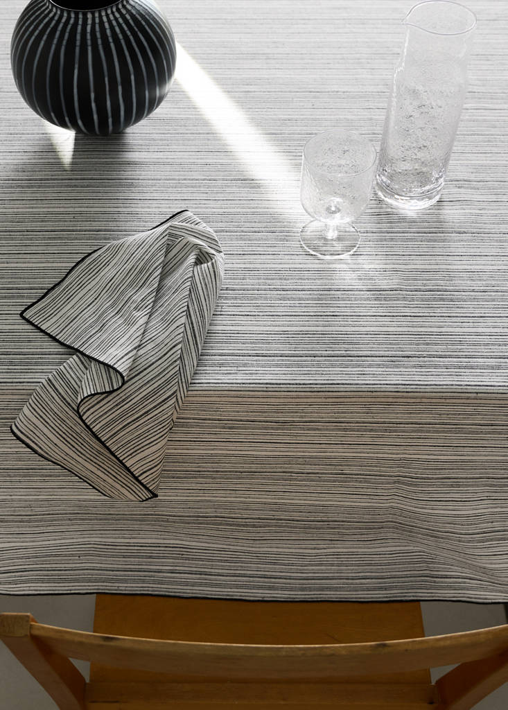 Linen-cotton striped tablecloth with overlock finish for 6 to 8 guests — Dark Grey