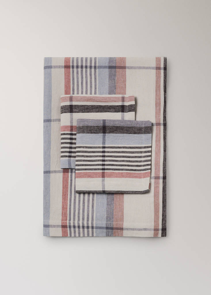 Linen check tablecloth for 6 to 8 place settings — Light/Pastel Grey