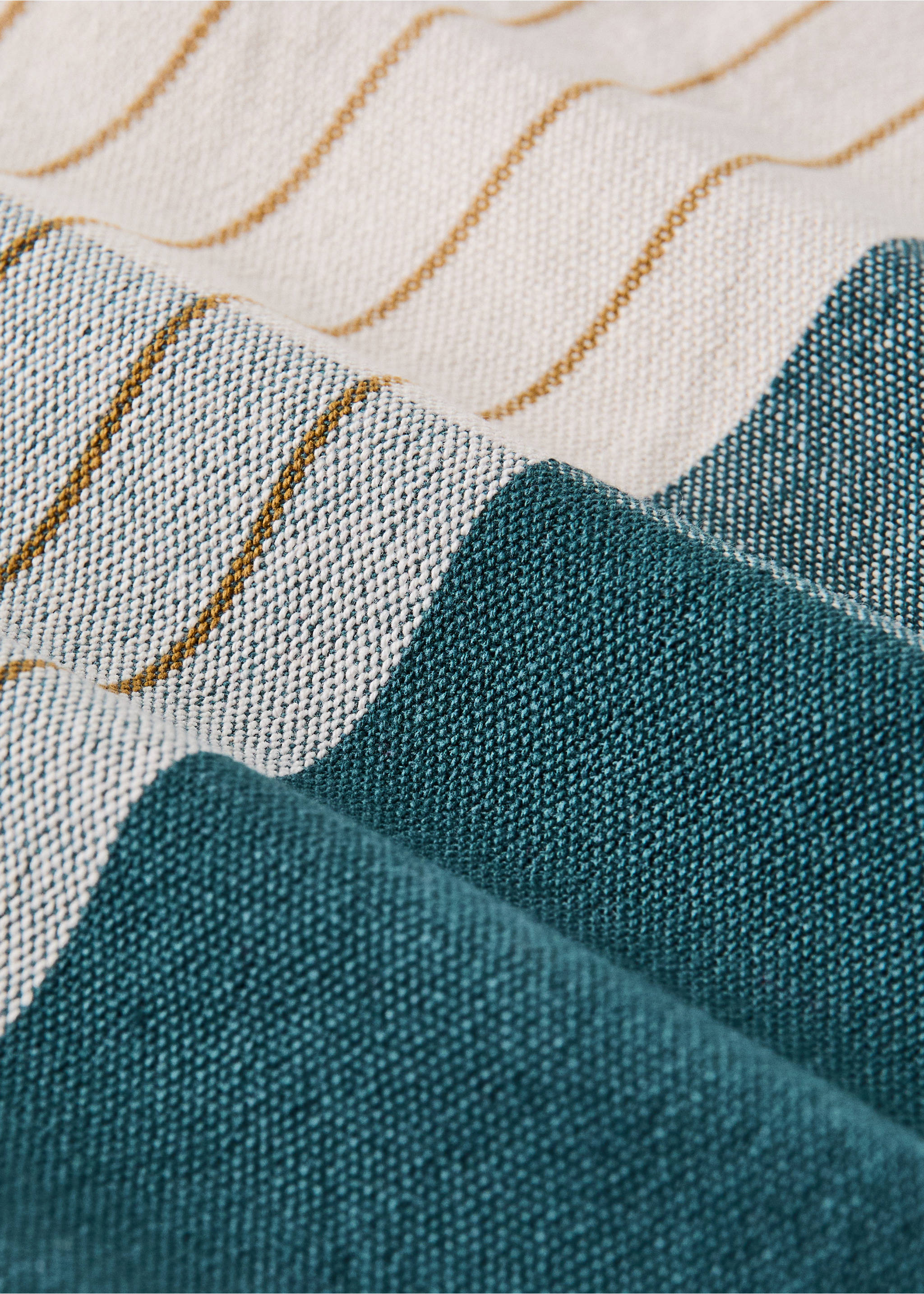 Cotton striped tablecloth with contrast overlock stitching, for 6 to 8 diners - Details of the article 1, Blue. Ref: 37002575-00.