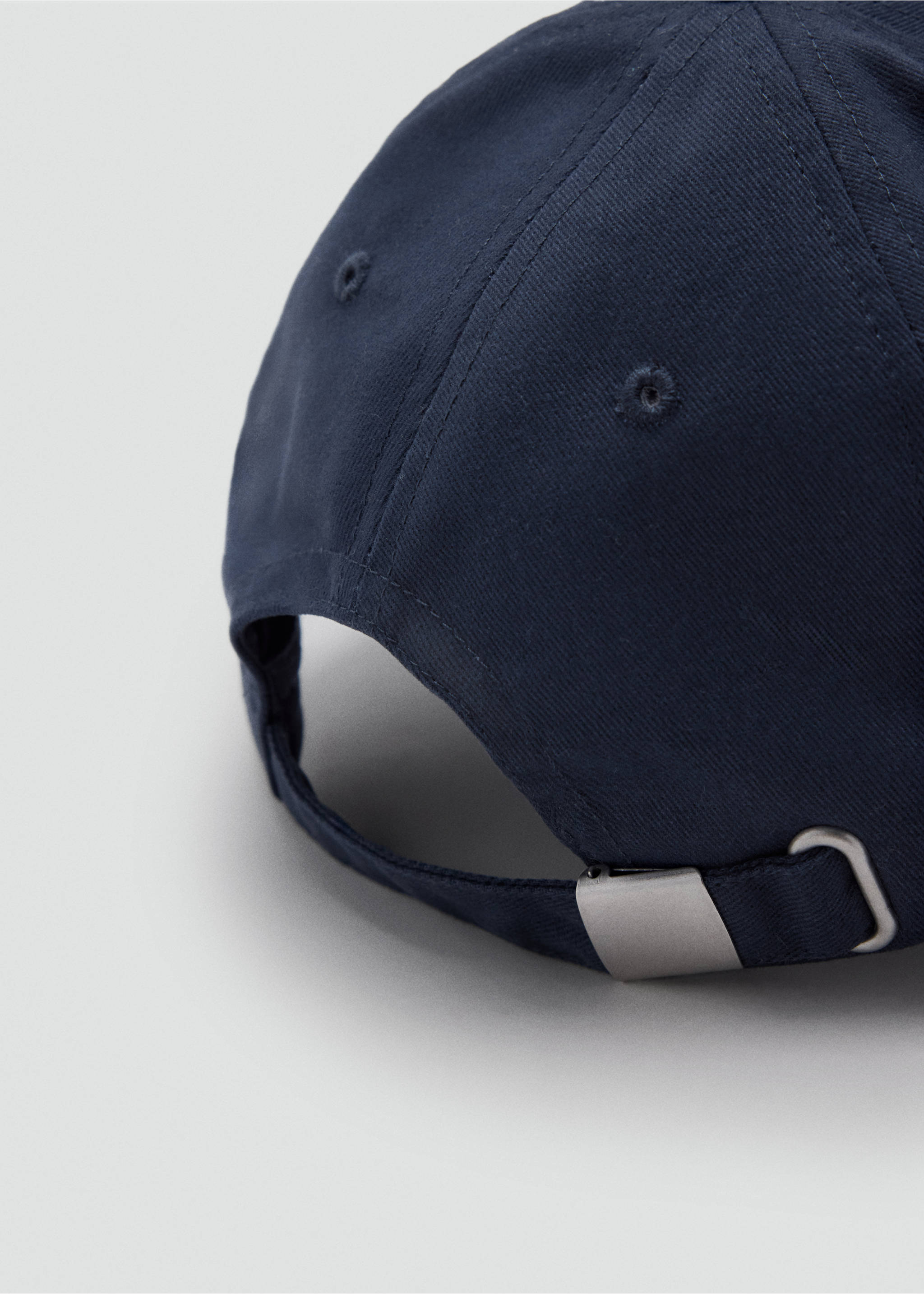 Verwaschene Cap mit Nieten - Detail des Artikels 1, Nachtblau. Ref: 37002905-00.
