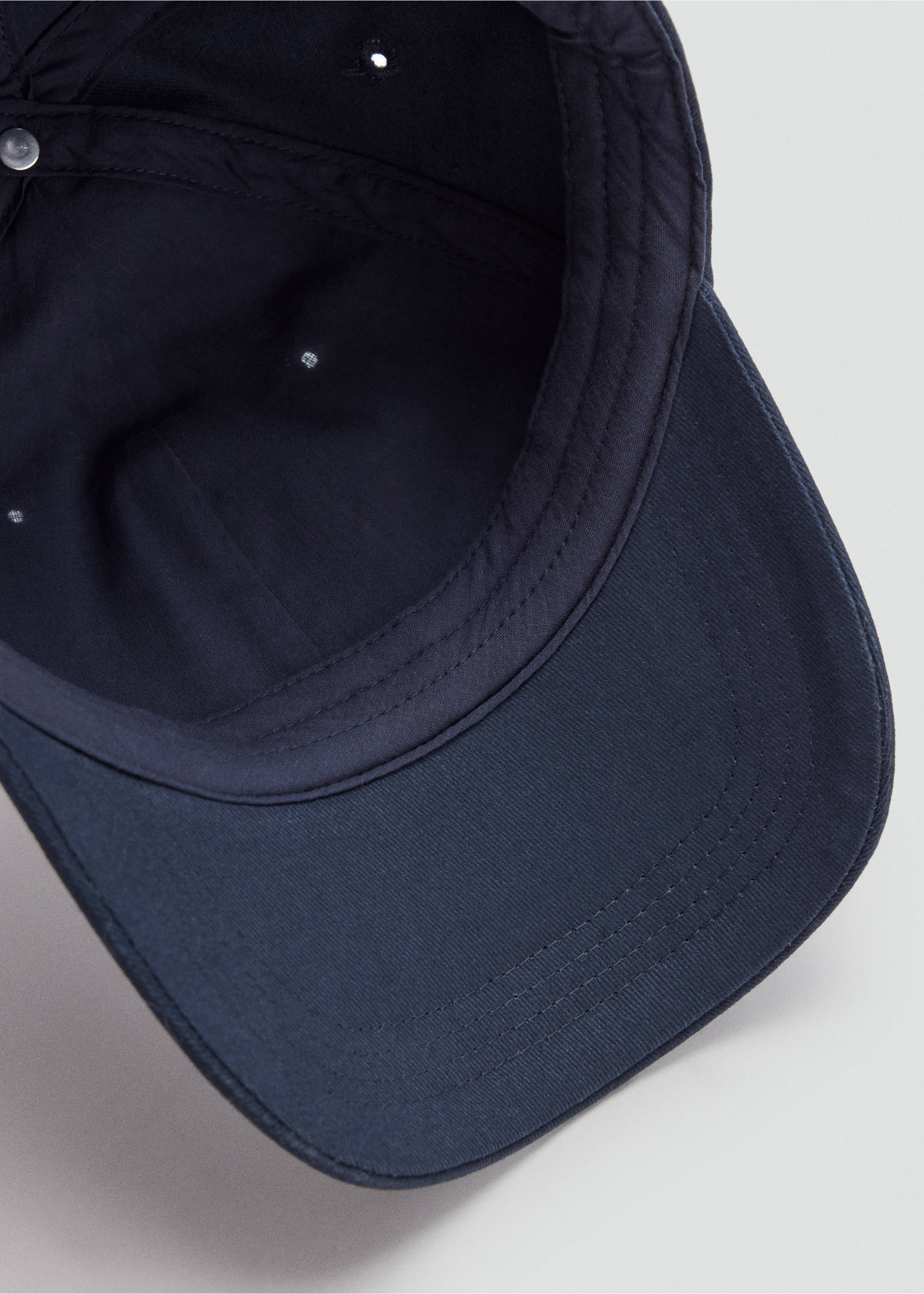 Verwaschene Cap mit Nieten - Detail des Artikels 2, Nachtblau. Ref: 37002905-00.