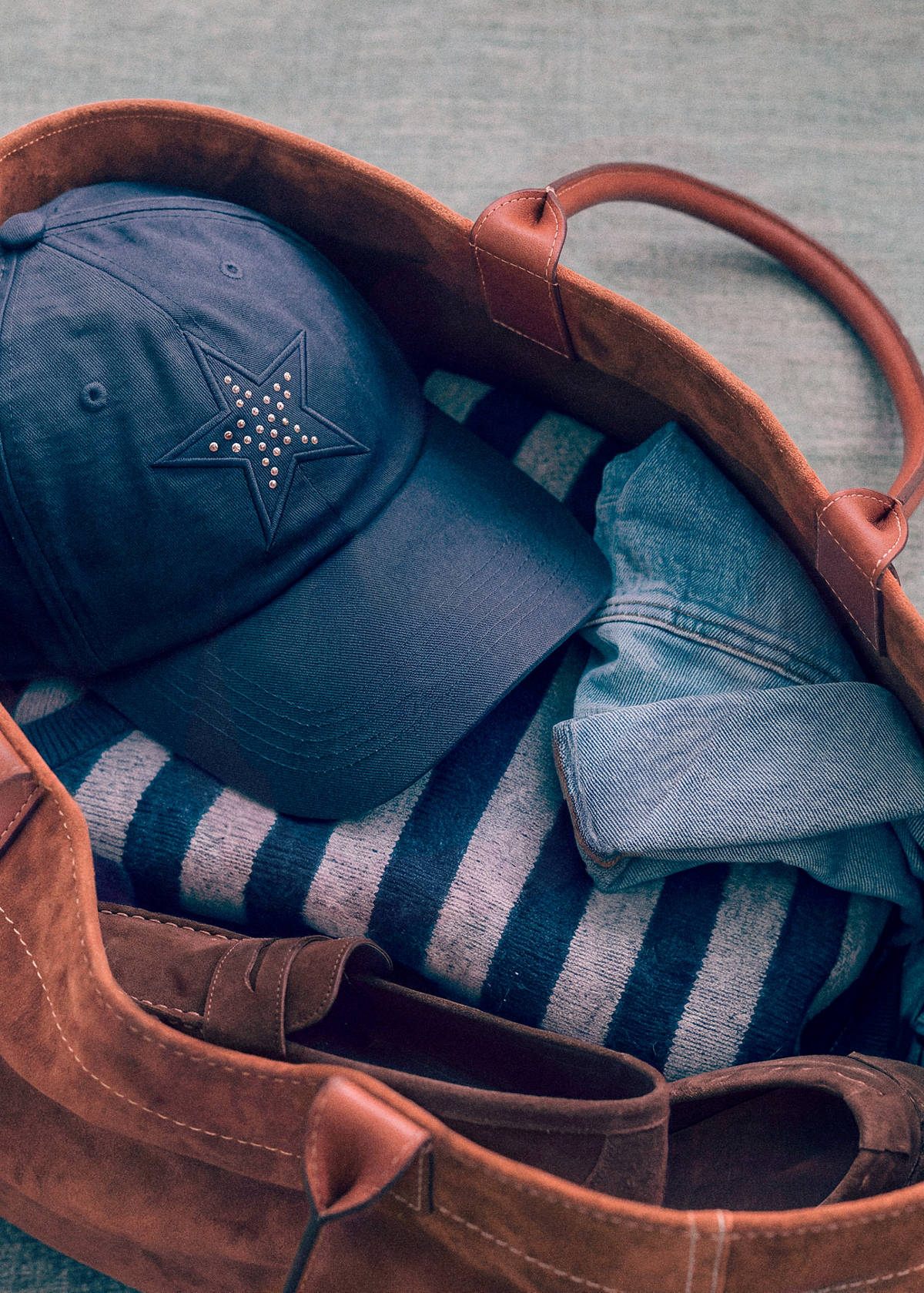 Distressed effect cap with studs — Night Blue