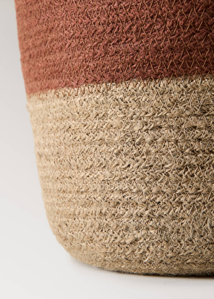Medium round jute basket with handles — Tobacco Brown