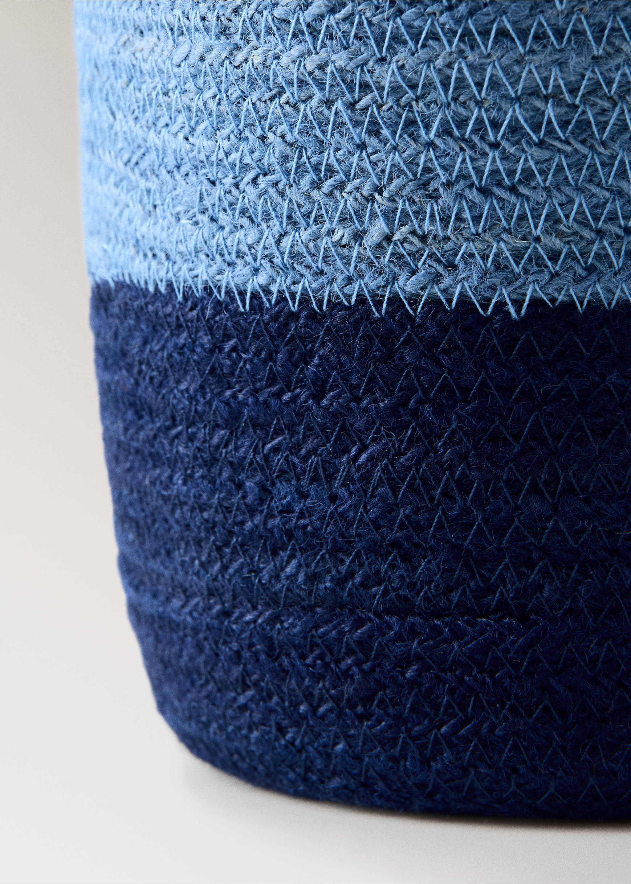 100% jute basket with handles - Details of the article 2, Blue. Ref: 37002907-00.