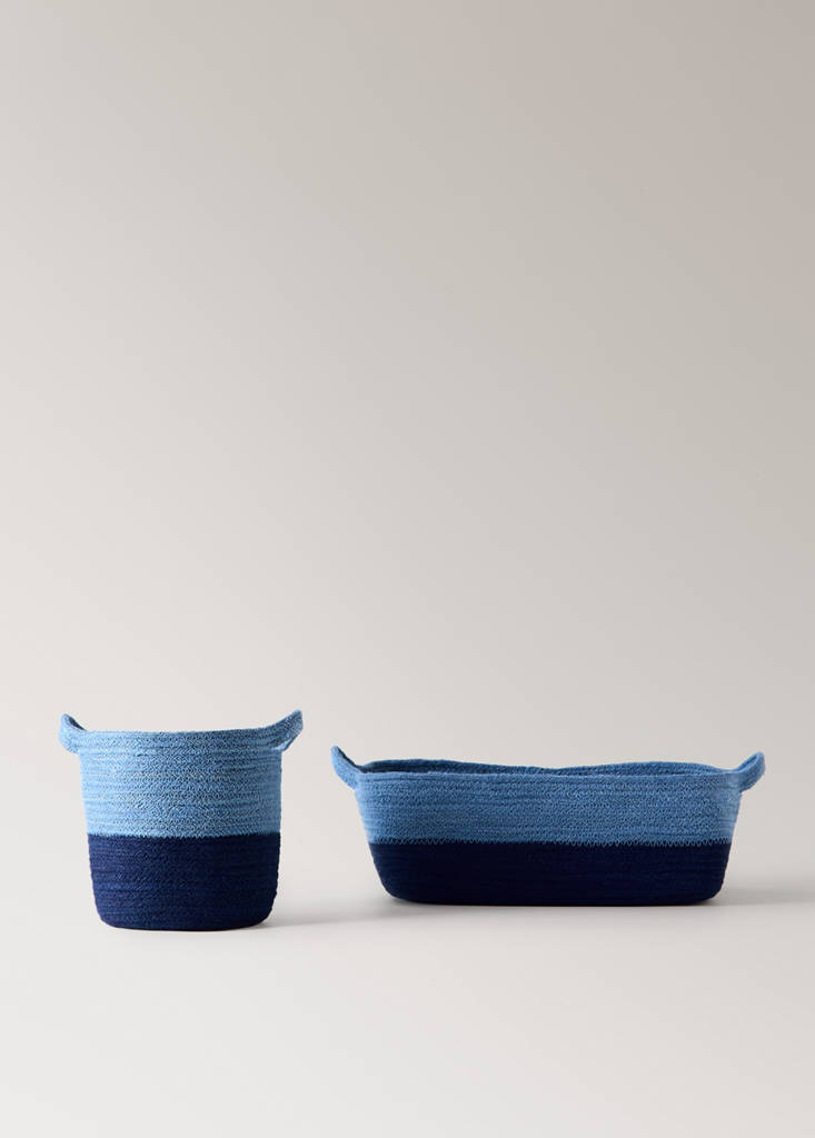 Medium round jute basket with handles — Blue