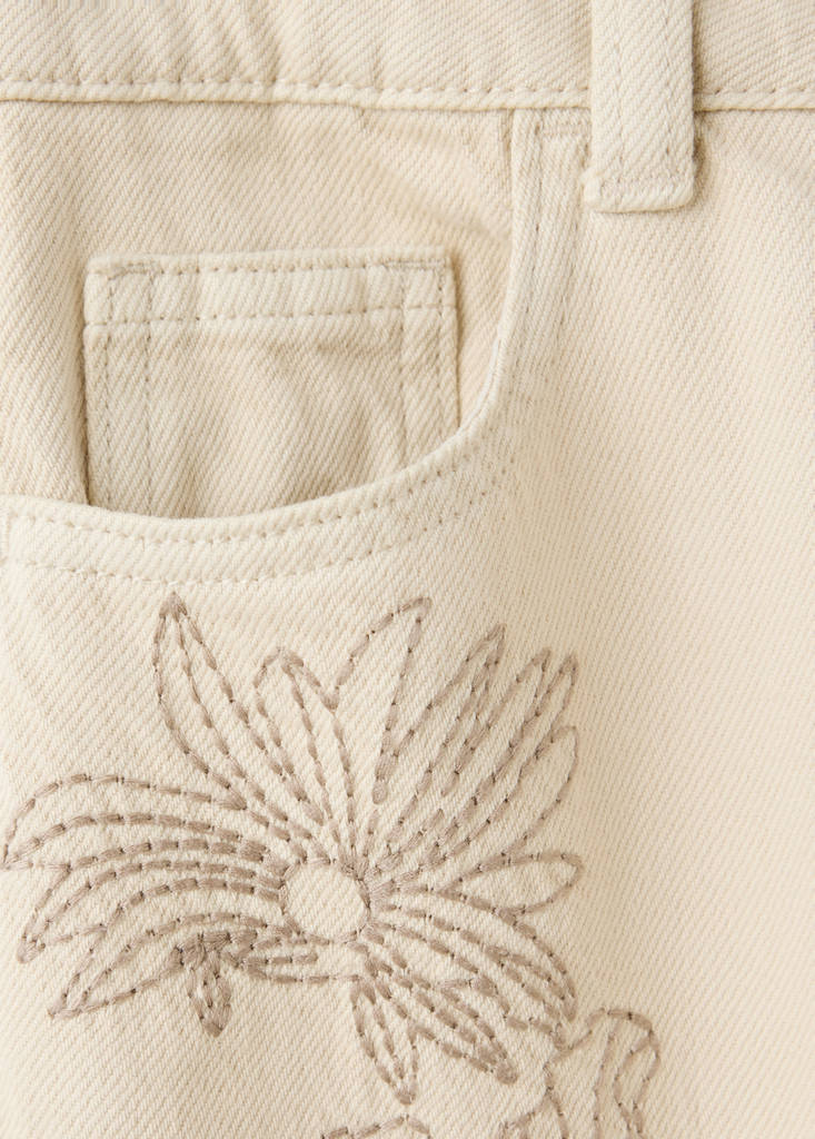 Wide leg jeans with floral embroidery — Ecru