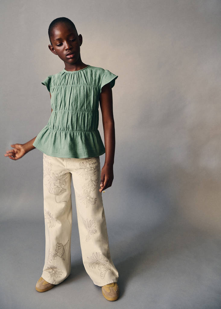 Wide leg jeans with floral embroidery — Ecru