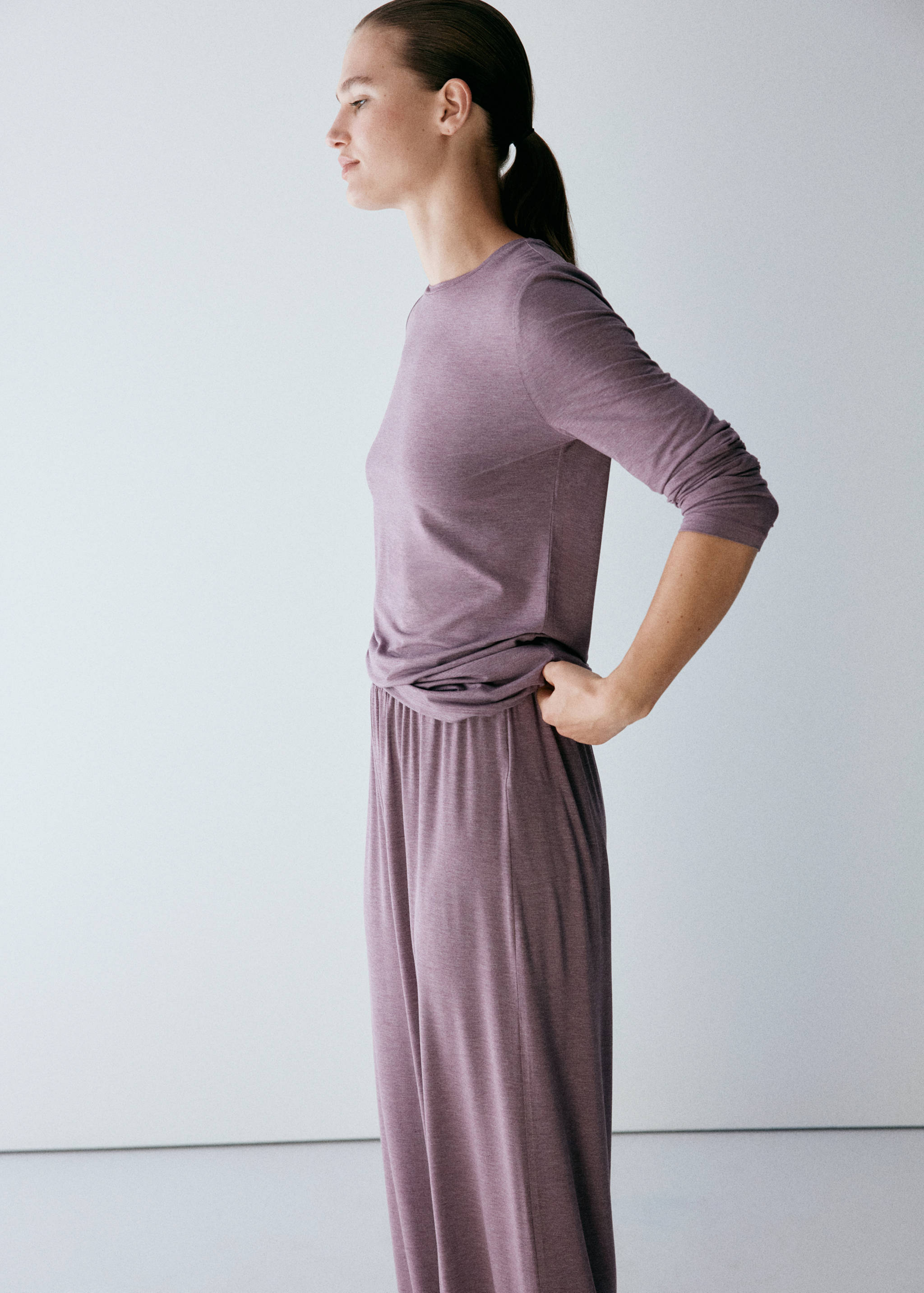 Mauve relaxed-fit pyjama trousers with an elasticated waistband.