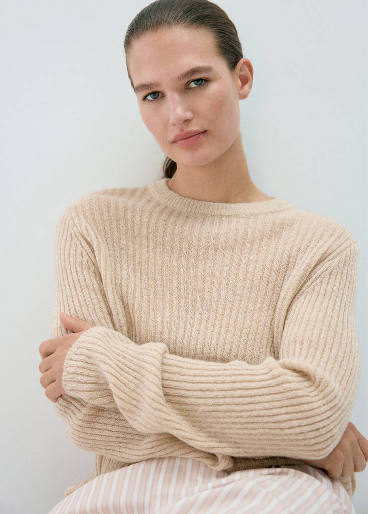Knitted ribbed sweater — Beige