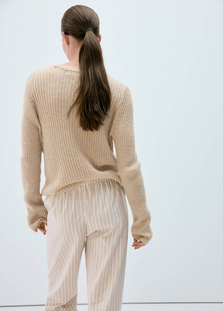 Knitted ribbed sweater — Beige