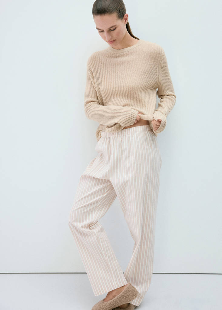 Knitted ribbed sweater — Beige