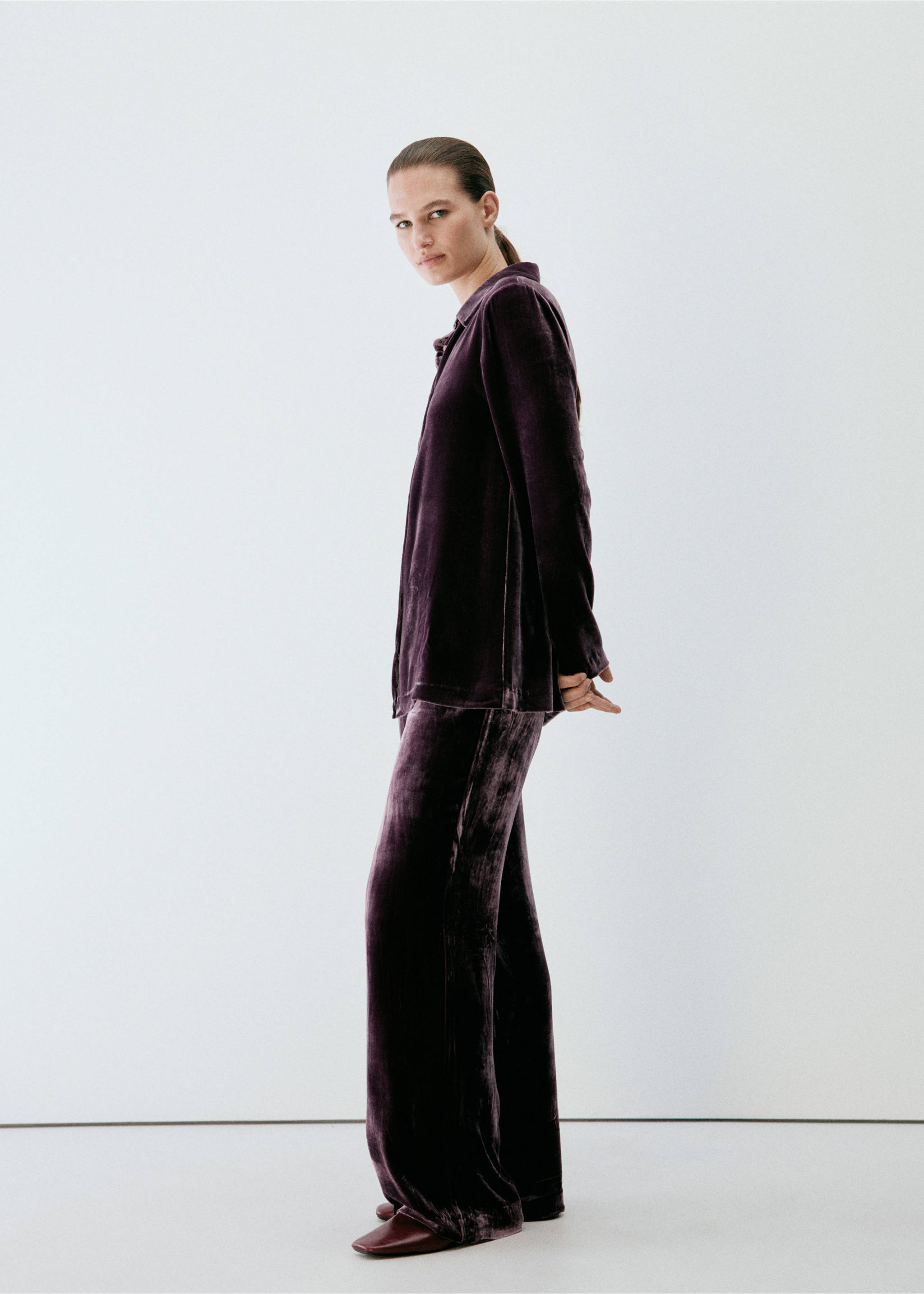 Pantalon de pyjama en mélange de soie - Plan général, Violet. Ref: 37002932-00.