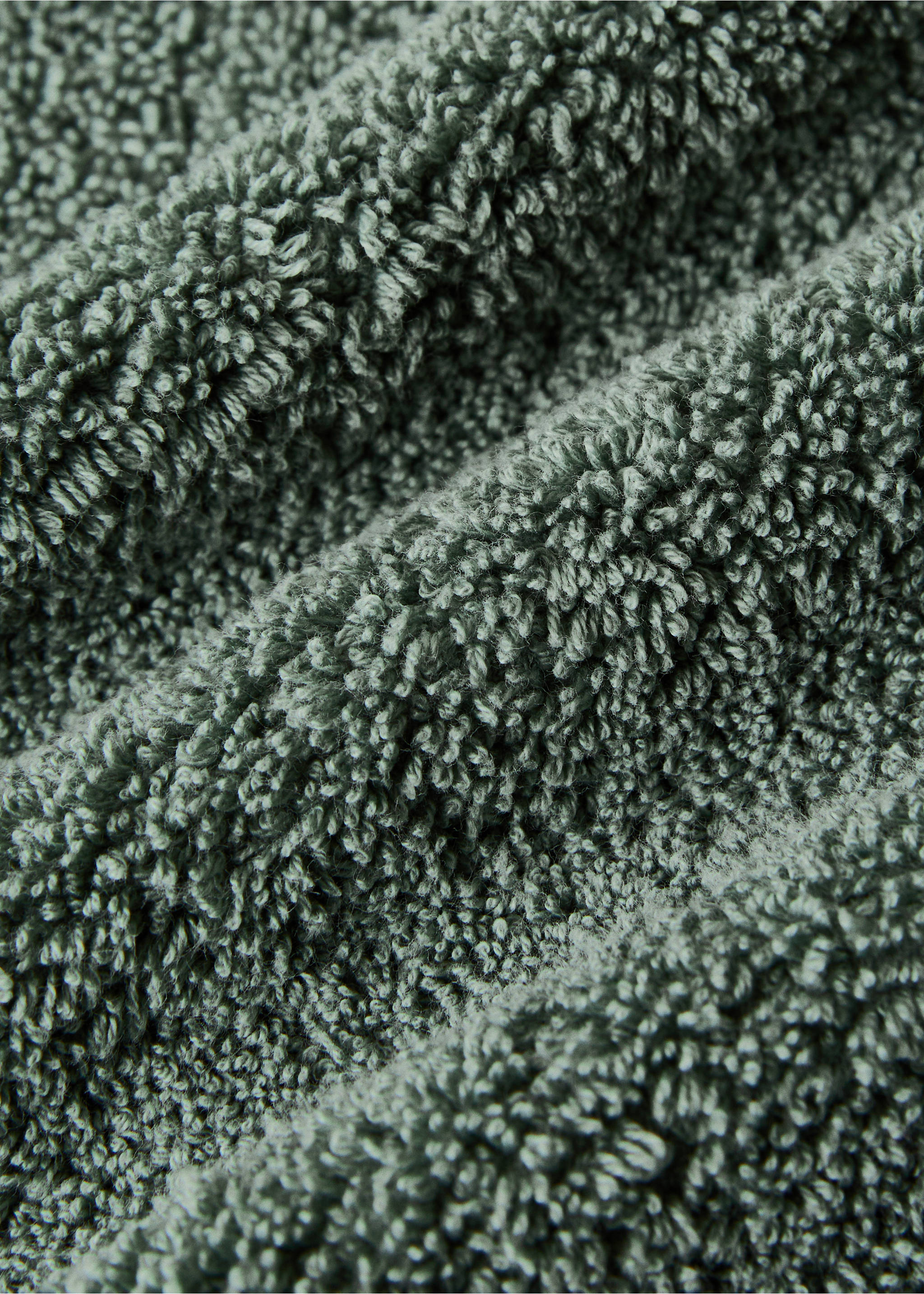 Garment-dyed towel - Details of the article 1, Forest Green. Ref: 37002943-00.