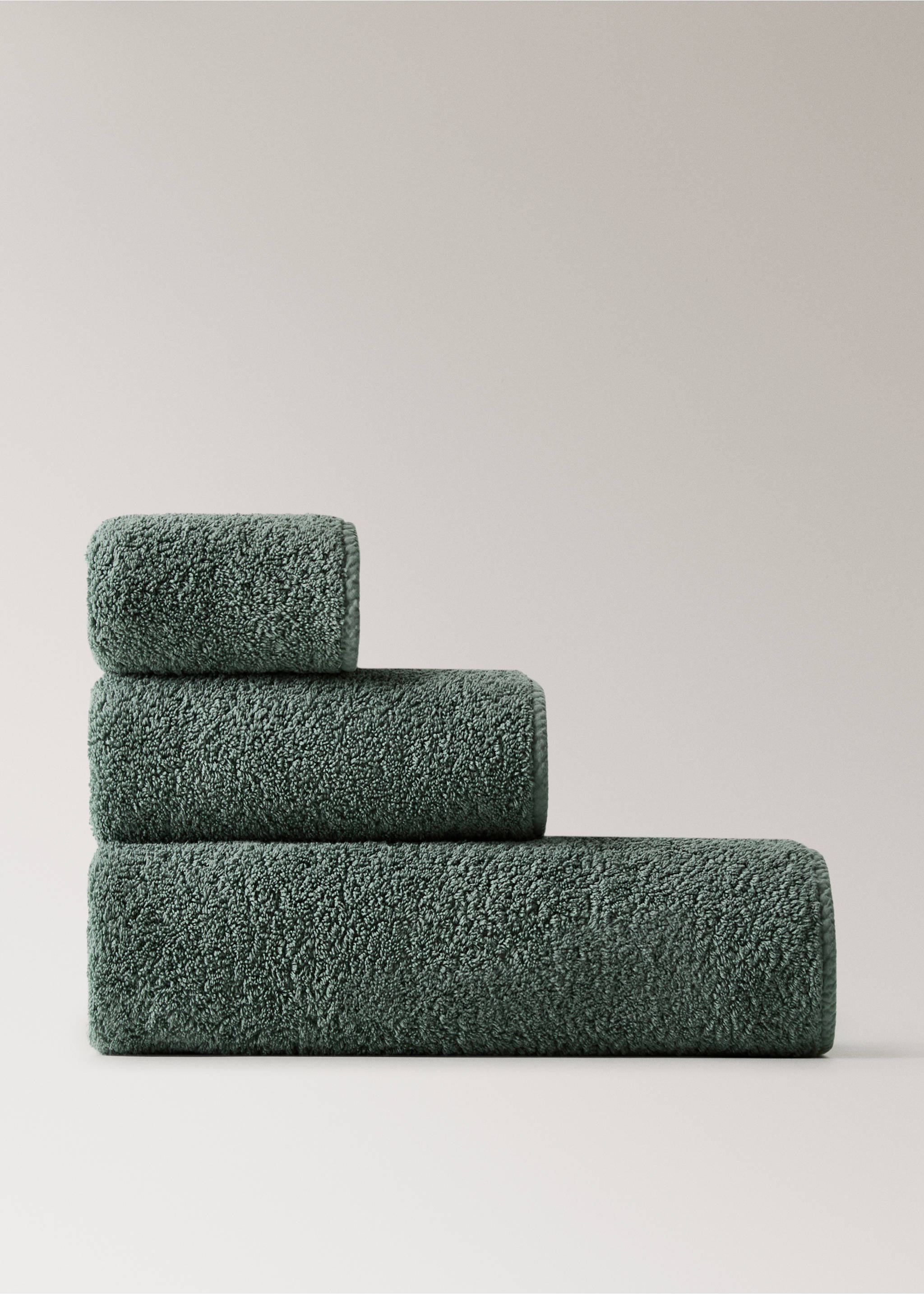 Garment-dyed towel - Article without model, Forest Green. Ref: 37002943-00.