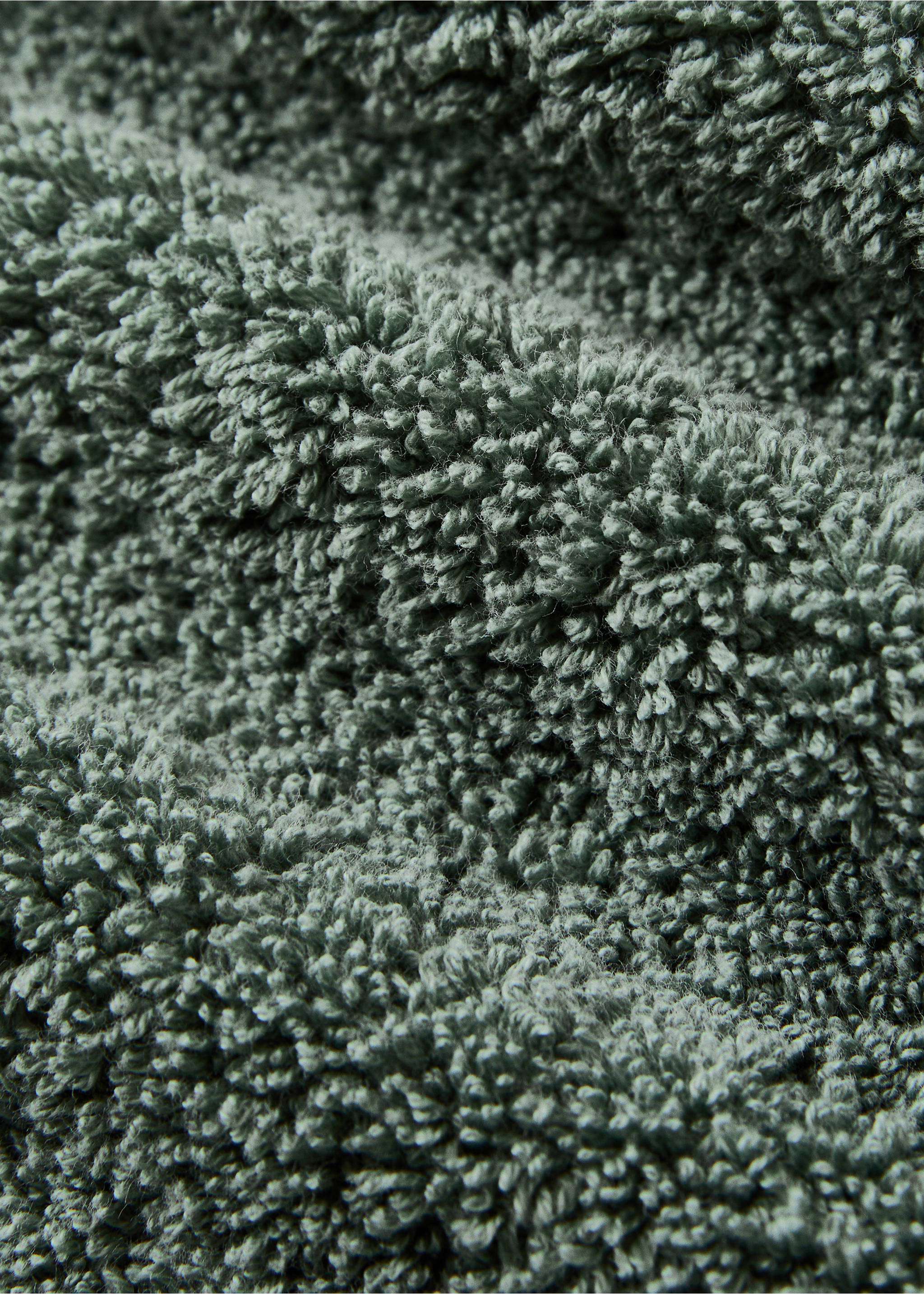 Bath towel with dyed piece - Details of the article 1, Forest Green. Ref: 37002945-00.