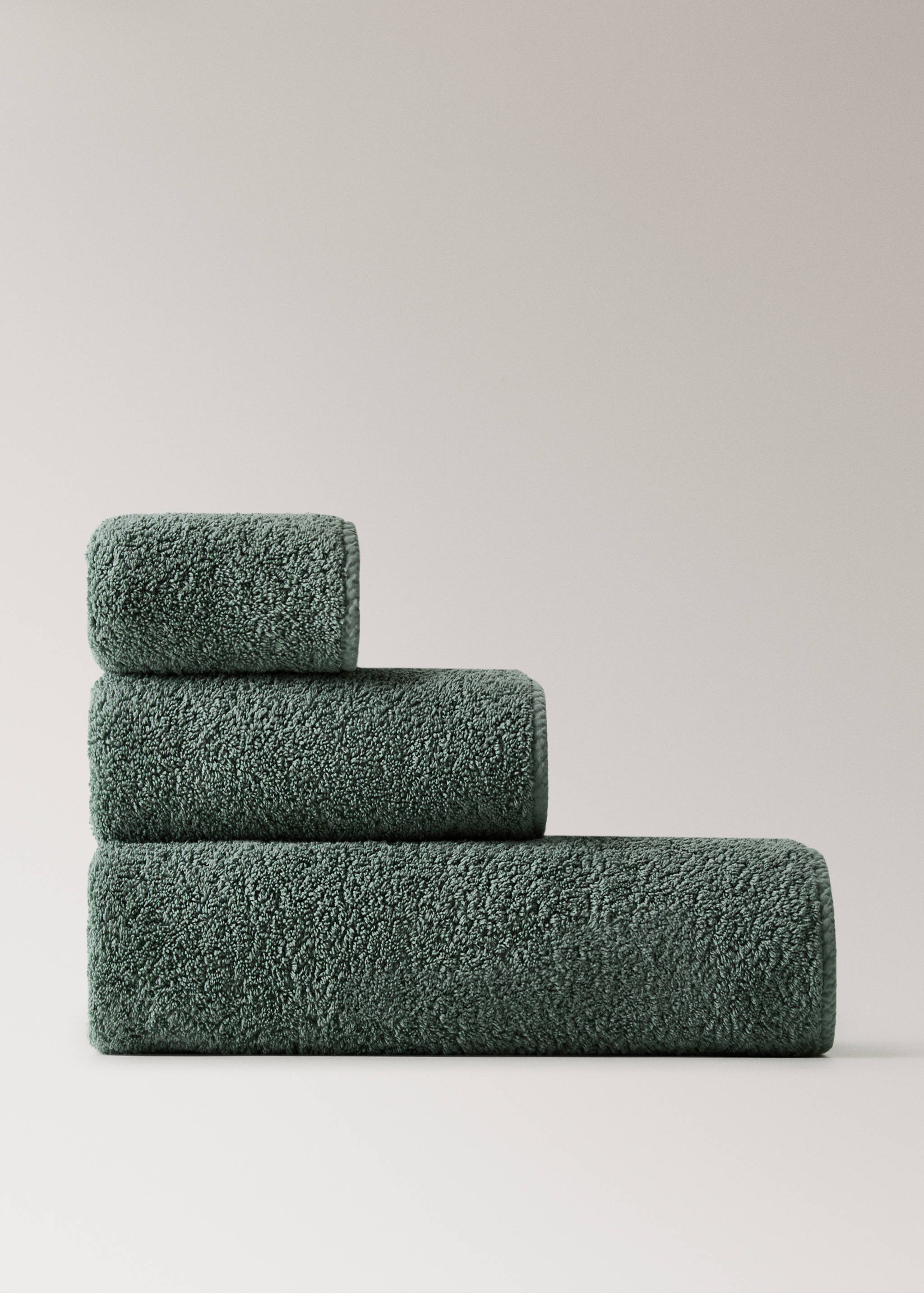 Bath towel with dyed piece - Article without model