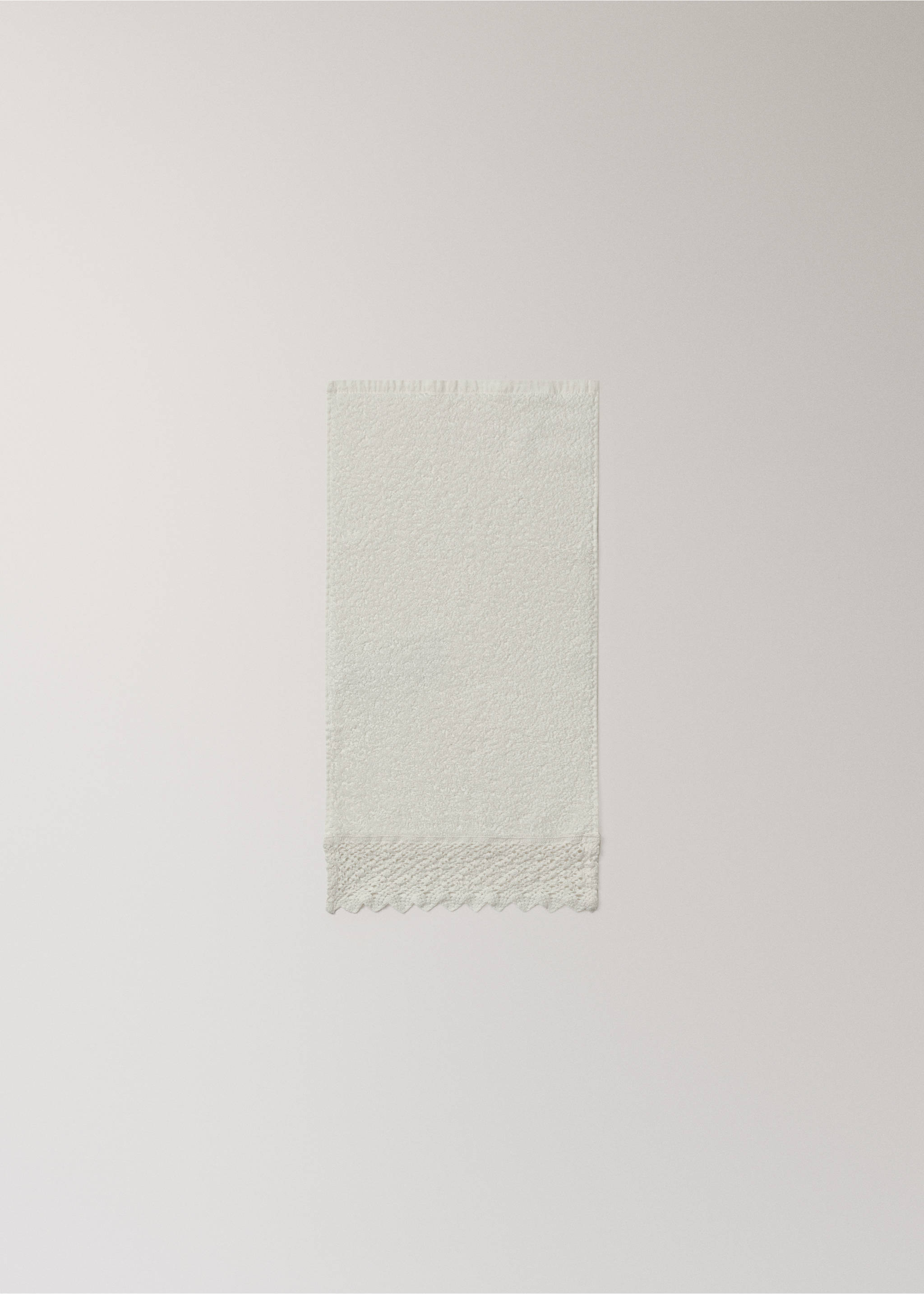 100% cotton guest towel with lace trim - Details of the article 3, Ecru. Ref: 37002946-00.