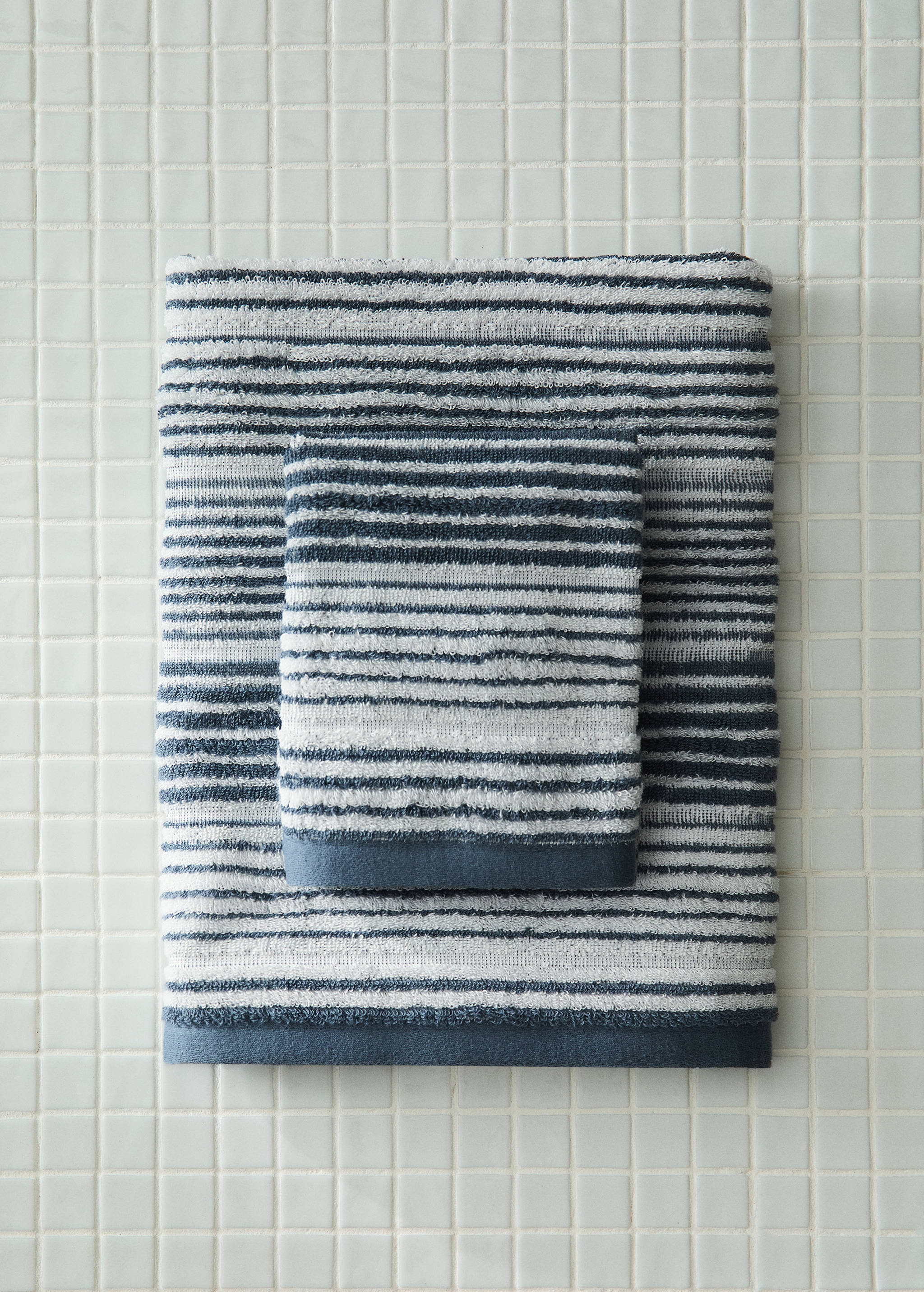 Cotton washbasin towel with stripes - General plane